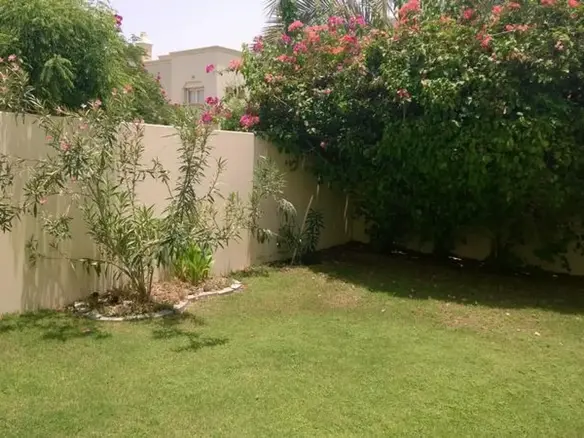 Belle Villa 2 chambres à louer sur Springs – Villa Dubai (1/8)