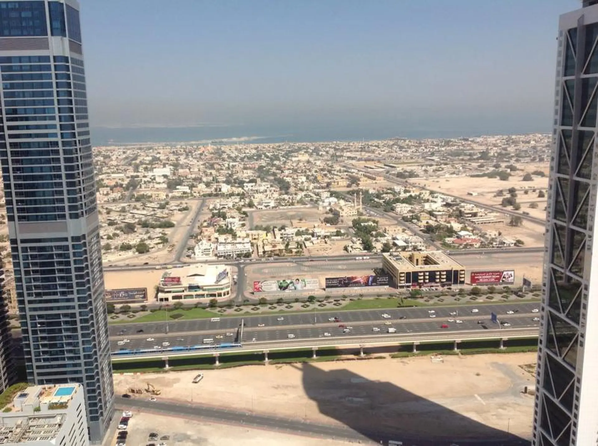 2 CH A LOUER EN ETAGE ELEVE A EXECUTIVE TOWER – Appartement Dubai (7/7)