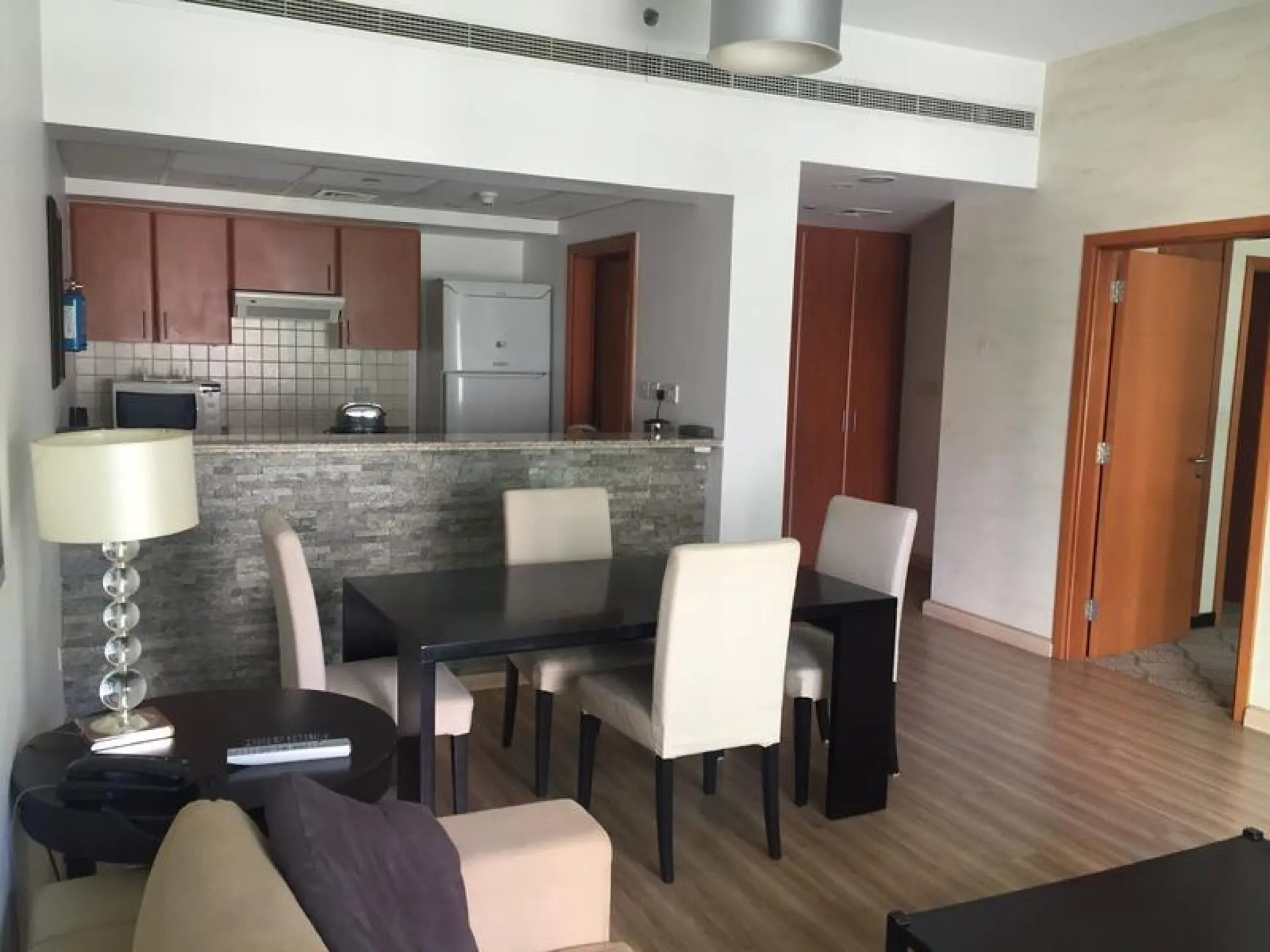 a11-1590742682127 Appartement entièrement meublé avec AC gratuit, internet & TV – Appartement Dubai (2/10)