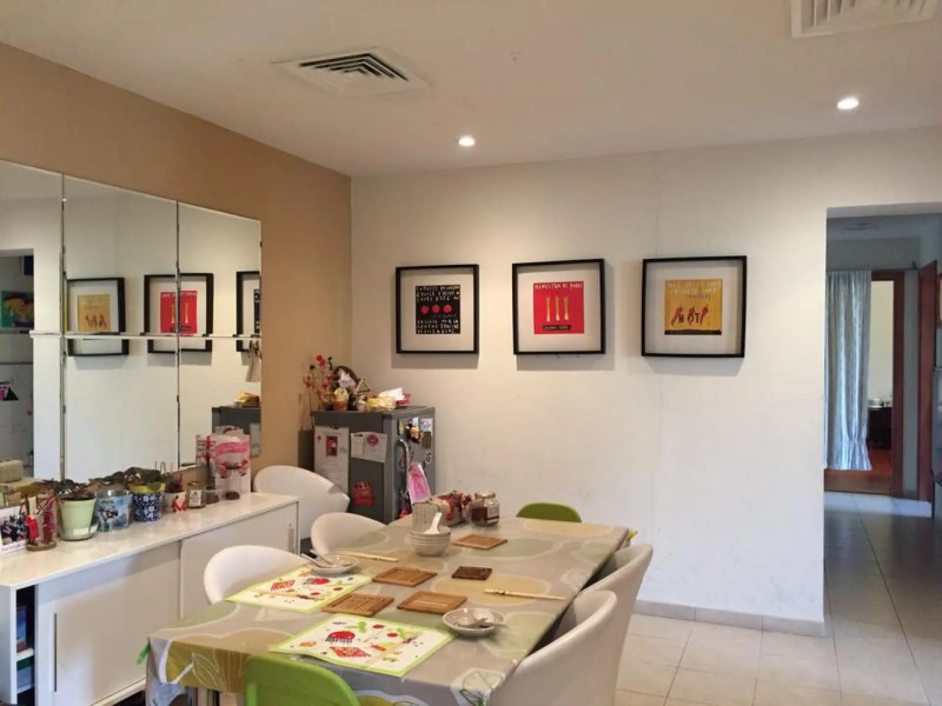 aja1-1590743203159 Aimable appartement de 3 chambres à louer – Appartement Dubai (2/3)