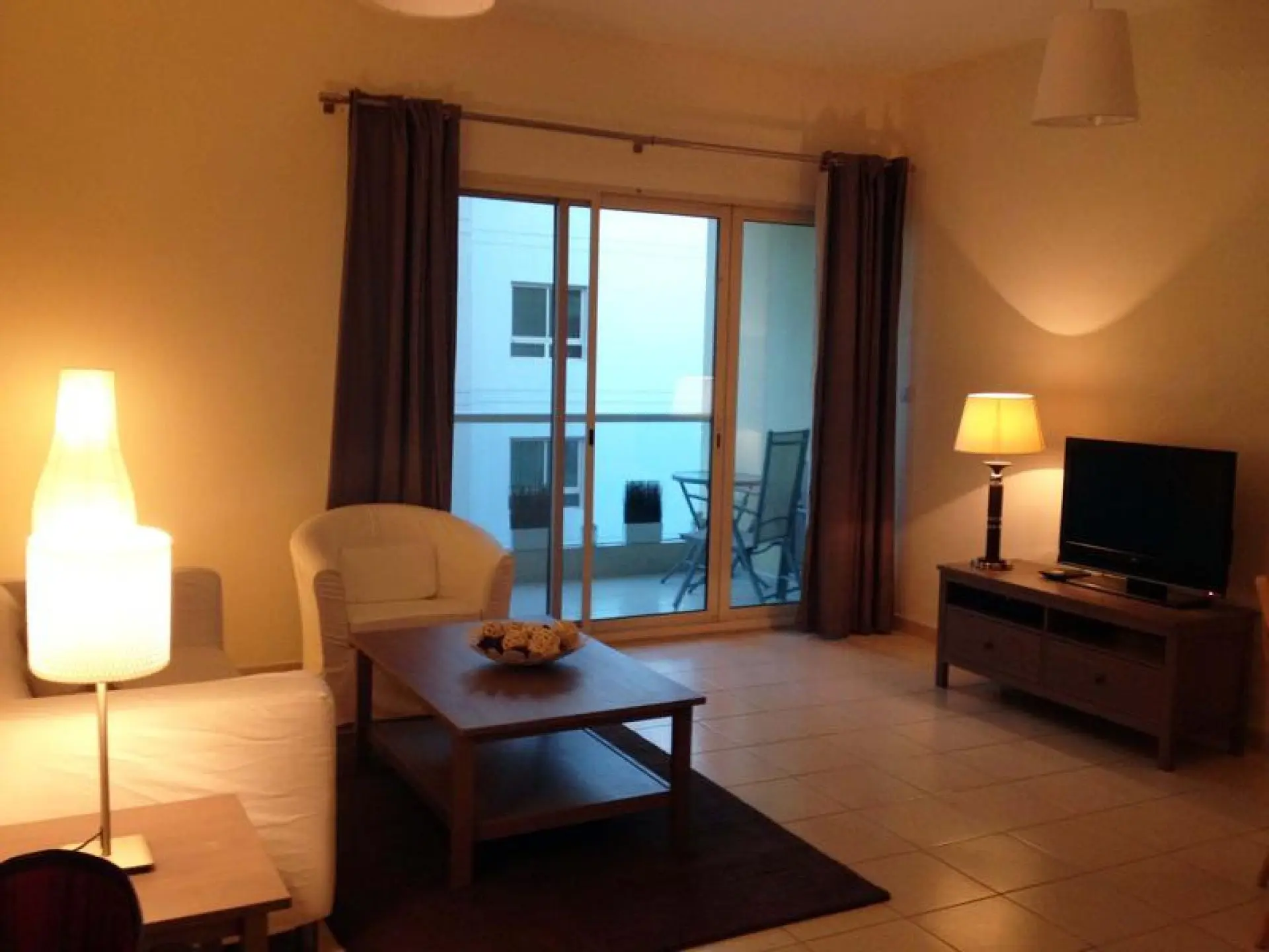 Une chambre entièrement meublé disponible à tout instant à Al Dhafrah – Appartement Dubai (1/4)