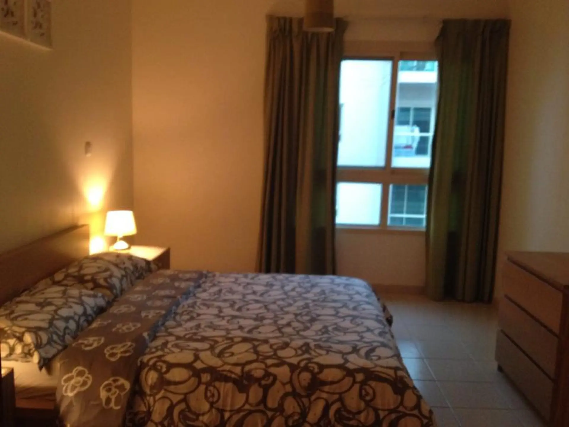 Une chambre entièrement meublé disponible à tout instant à Al Dhafrah – Appartement Dubai (2/4)