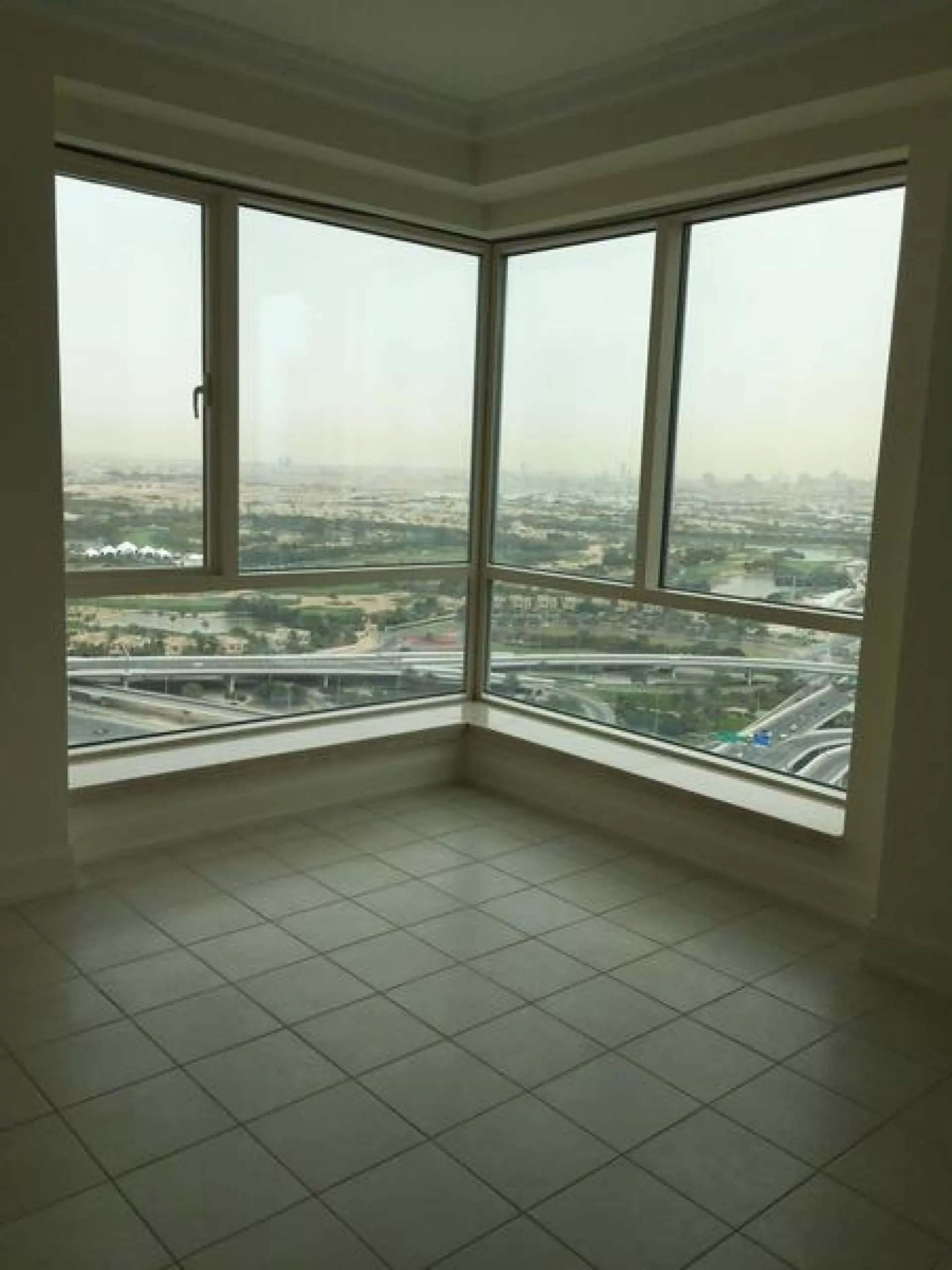 EMAAR SIX TOWERS MURJAN 3 CHAMBRES + BONNE, MARINA VUE A L'ETAGE ELEVE 240 K – Appartement Dubai (8/10)