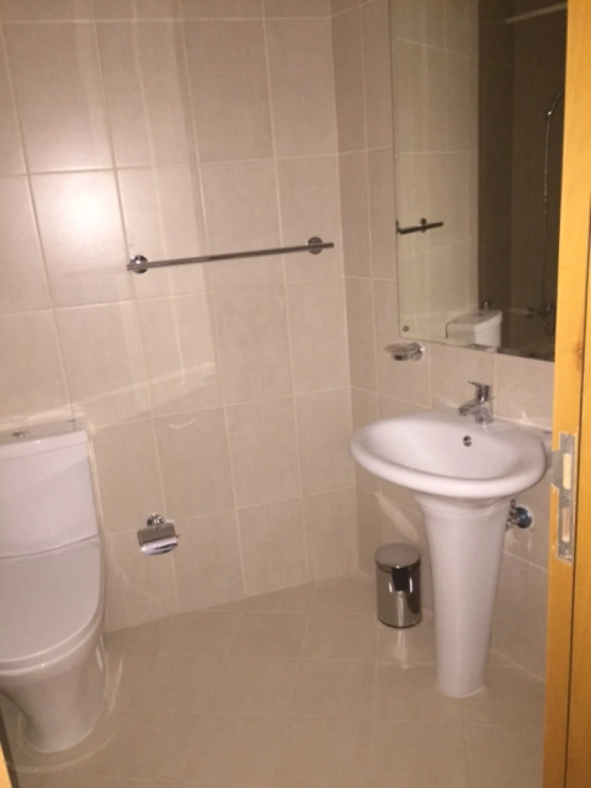 bathroom-1590746994517 Joli studio neuf, bien agencé et entièrement meublé près du Mall of Emirates – Appartement Dubai (7/10)