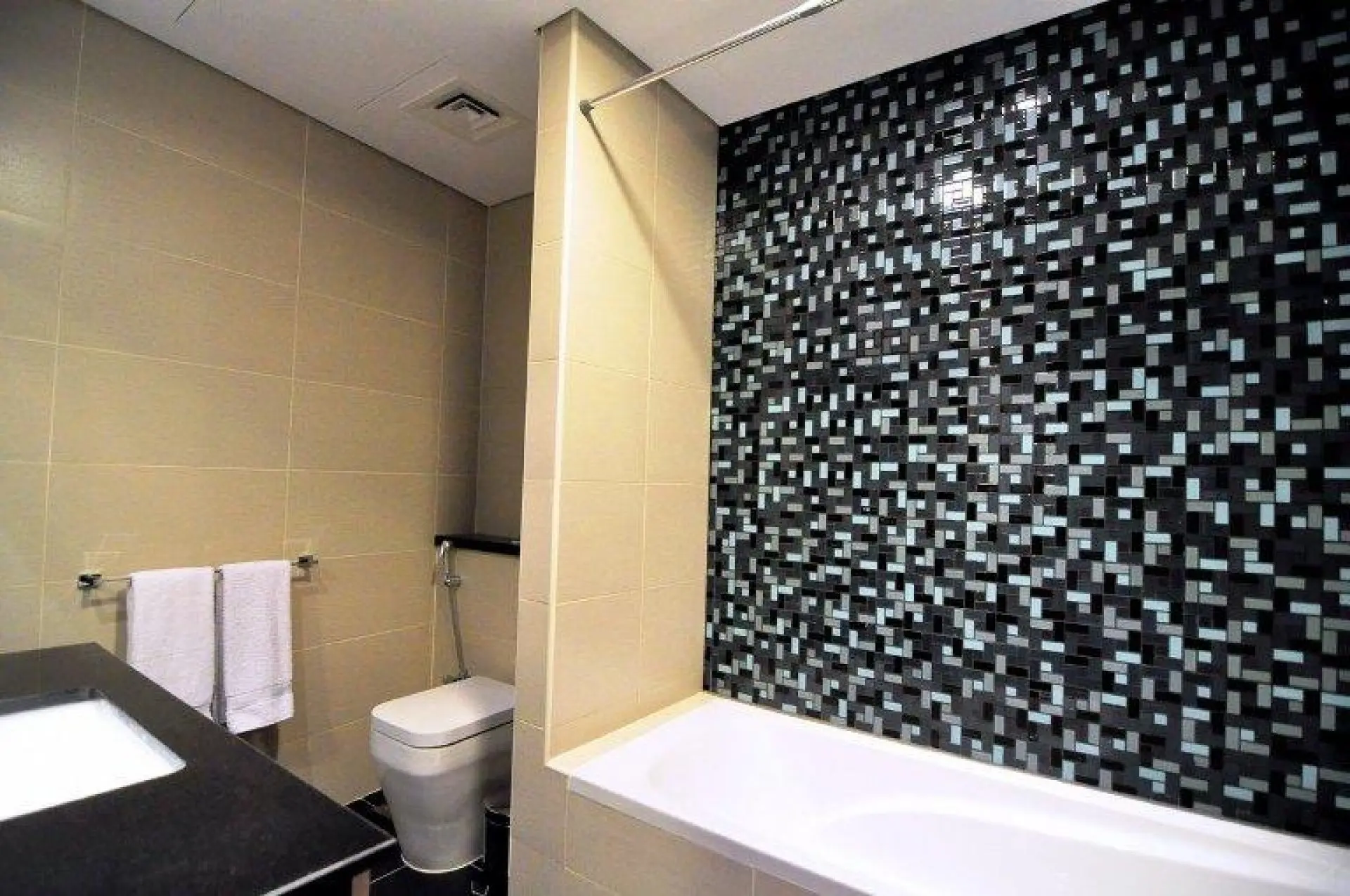 cayat5-1590746278347 DUPLEX NEUF A 1 CH A CAYAN TOWER, VUE SUR LA MARINA – Appartement Dubai (6/6)