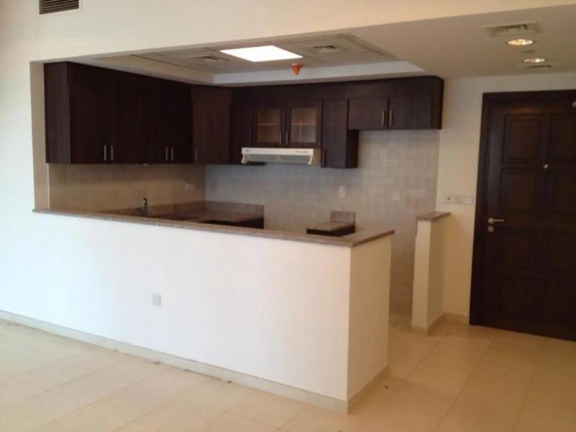 2 CH + parking attribué à Churchill Res Tower, Business Bay – Appartement Dubai (4/8)