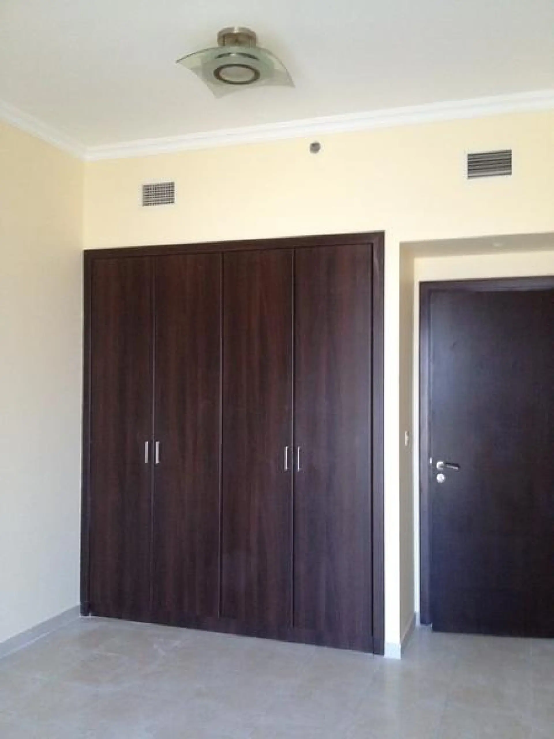 2 CH + parking attribué à Churchill Res Tower, Business Bay – Appartement Dubai (5/8)