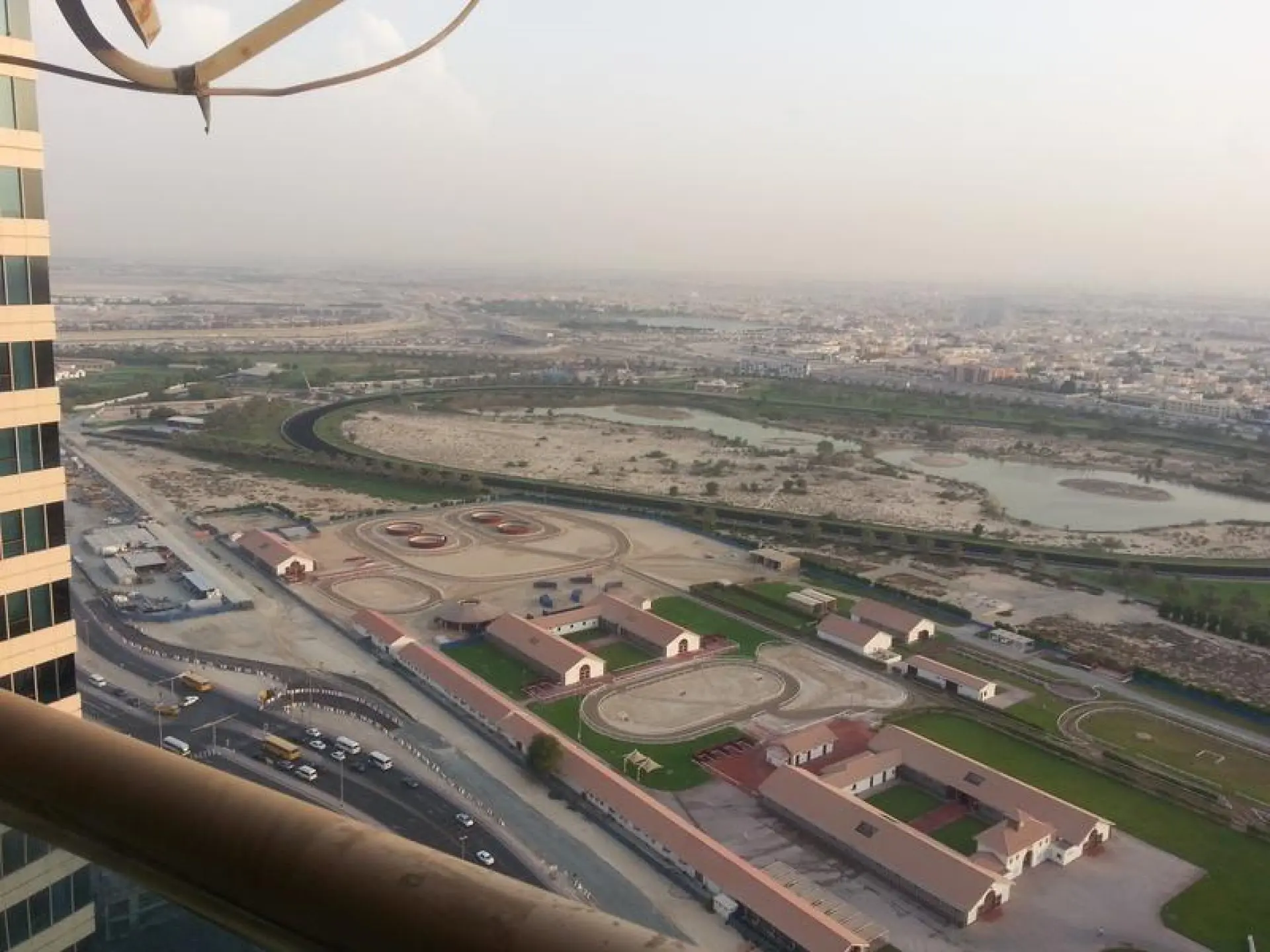 cr2-1590746327351 Entièrement meublé 2 CH + CH de bonne à Churchill Tower – Appartement Dubai (3/10)