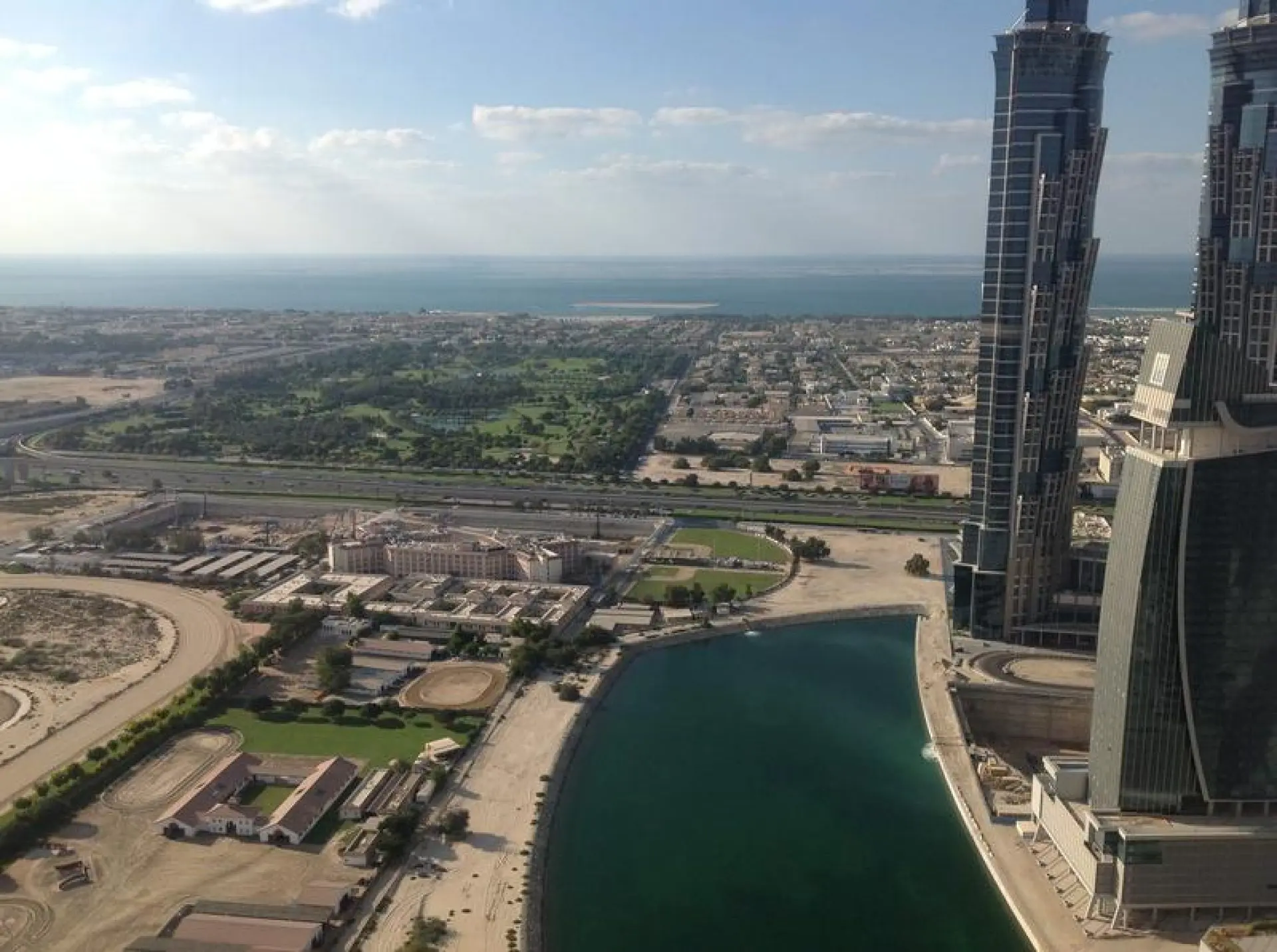 Luxueux appartement de 2 ch entièrement meublé à churchill dispo 1/3 – Appartement Dubai (2/9)