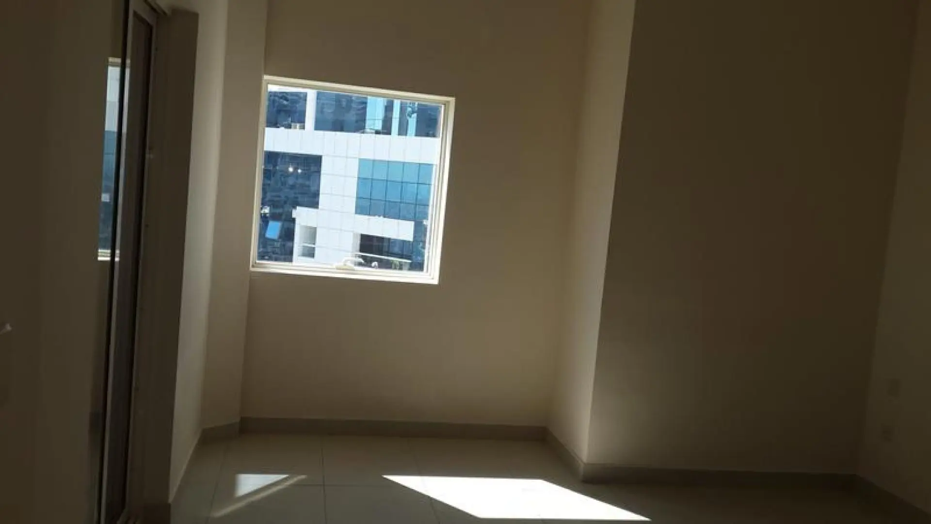 Confortable appartement & étage élevé 2 BHK avec parking à Dubai Gate 1 -JLT @ 95K/2 Cheques Confortable appartement & étage élevé 2 BHK avec parking à Dubai Gate 1 -JLT @ 95K/2 Cheques – Appartement Dubai (1/10)