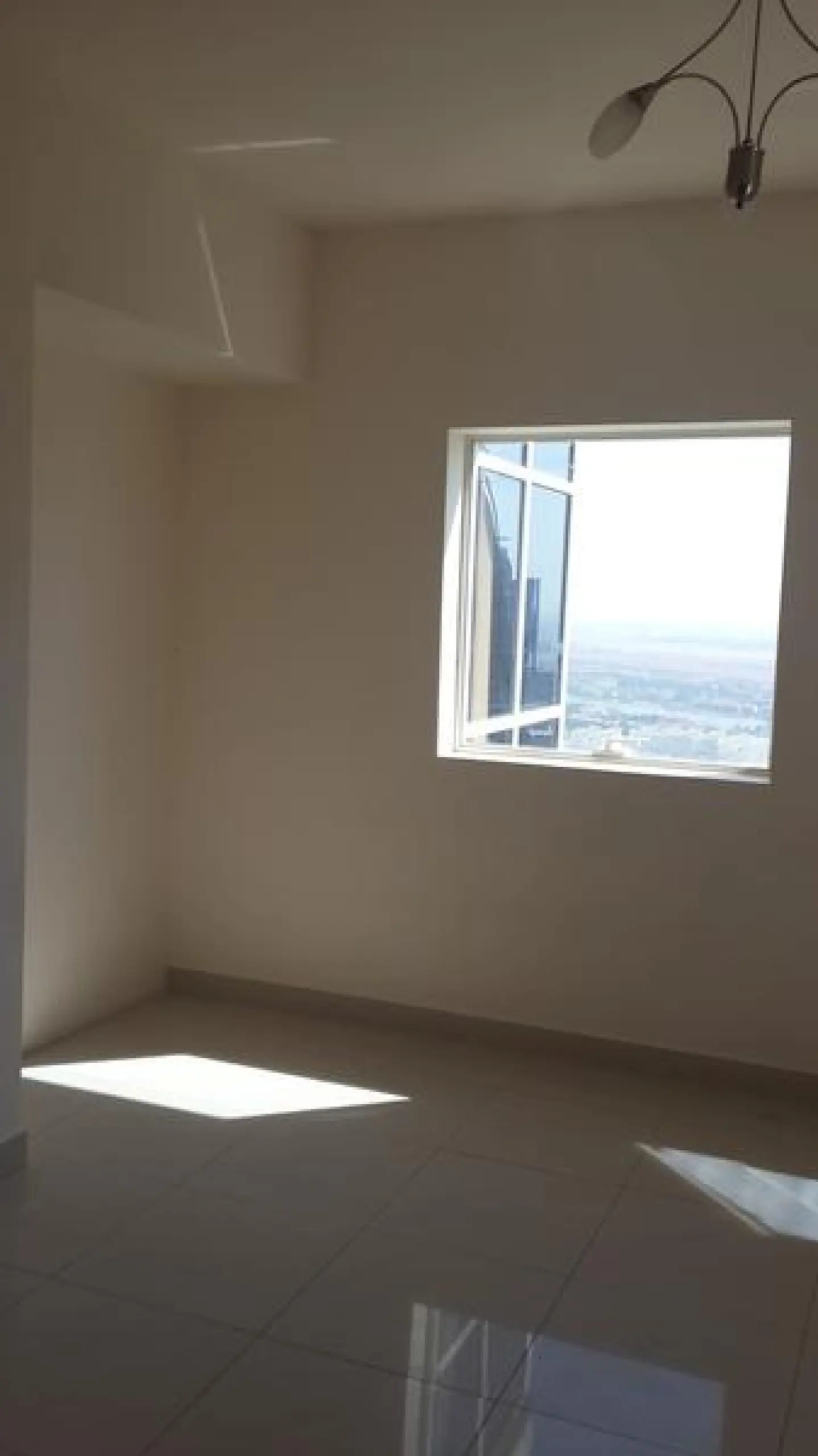 dga17-1590744751261 Confortable appartement & étage élevé 2 BHK avec parking à Dubai Gate 1 -JLT @ 95K/2 Cheques – Appartement Dubai (8/10)