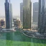 Vue surprenant! A côté de la station métro, 2 CH entièrement meublées, large balcon, vue sur le lac – Appartement Dubai (1/10