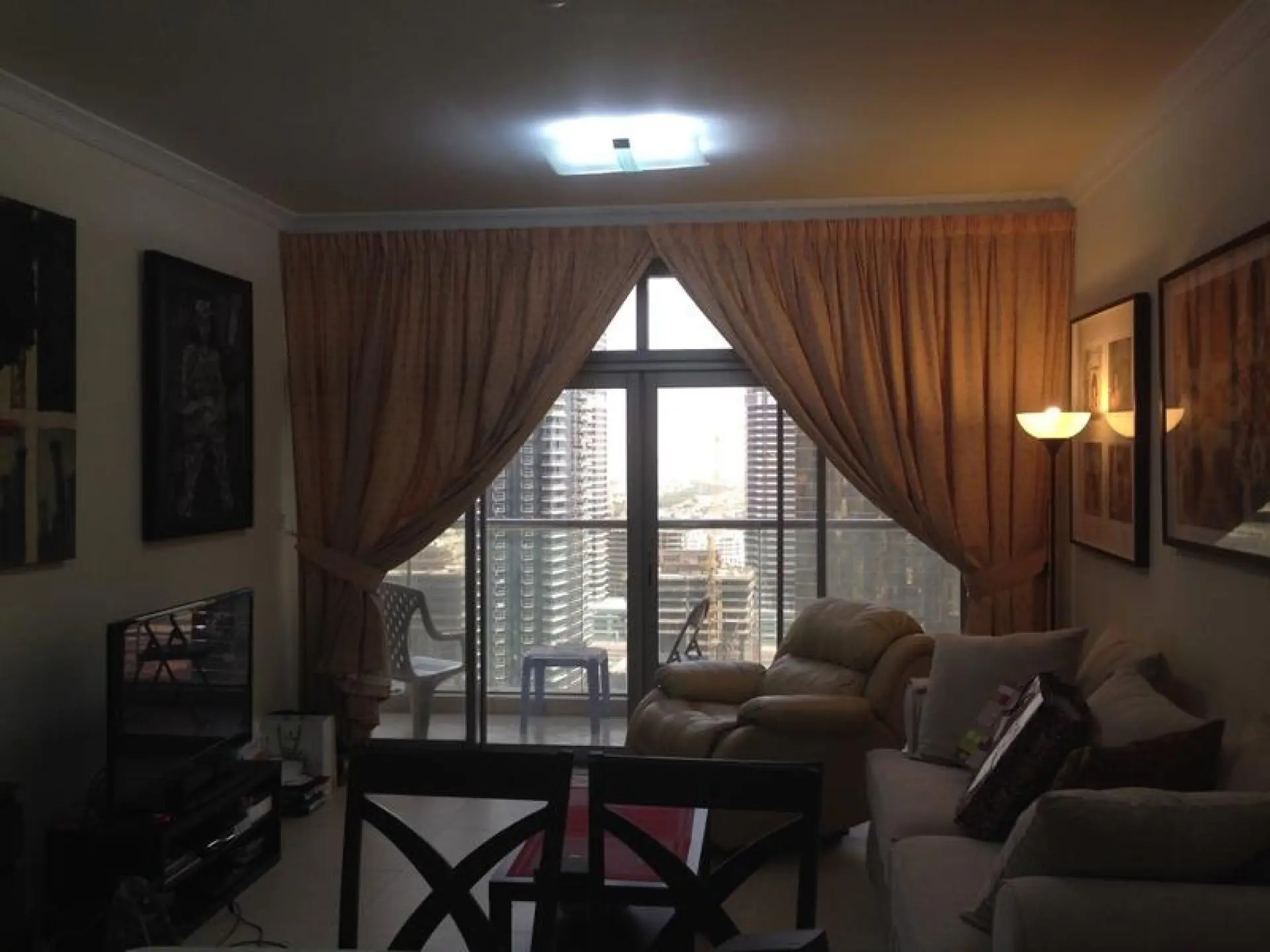 glolv1-1590742267109 Vue surprenant! A côté de la station métro, 2 CH entièrement meublées, large balcon, vue sur le lac – Appartement Dubai (2/10