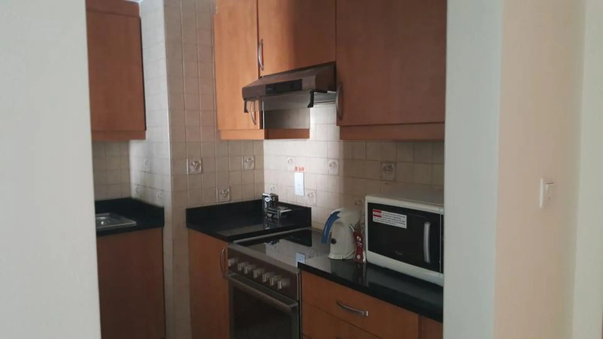 glolv6-1590742273109 Vue surprenant! A côté de la station métro, 2 CH entièrement meublées, large balcon, vue sur le lac – Appartement Dubai (7/10