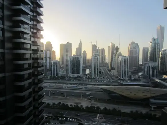 Elegant bien amélioré+étage élevé+belle vue – Appartement Dubai (1/6)