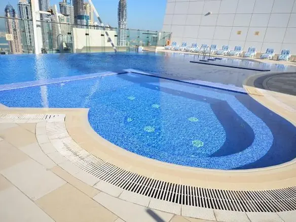 Joli 2 chambres + chambre de bonne, entièrement meublé à JLT – Appartement Dubai (1/7)
