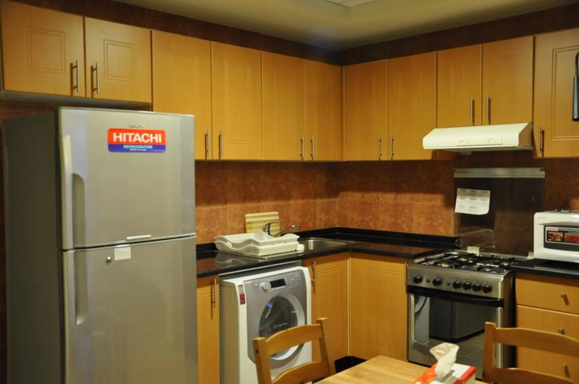 IMMENSE STUDIO MEUBLE, CLIM COMPRISE – Appartement Dubai (3/7)