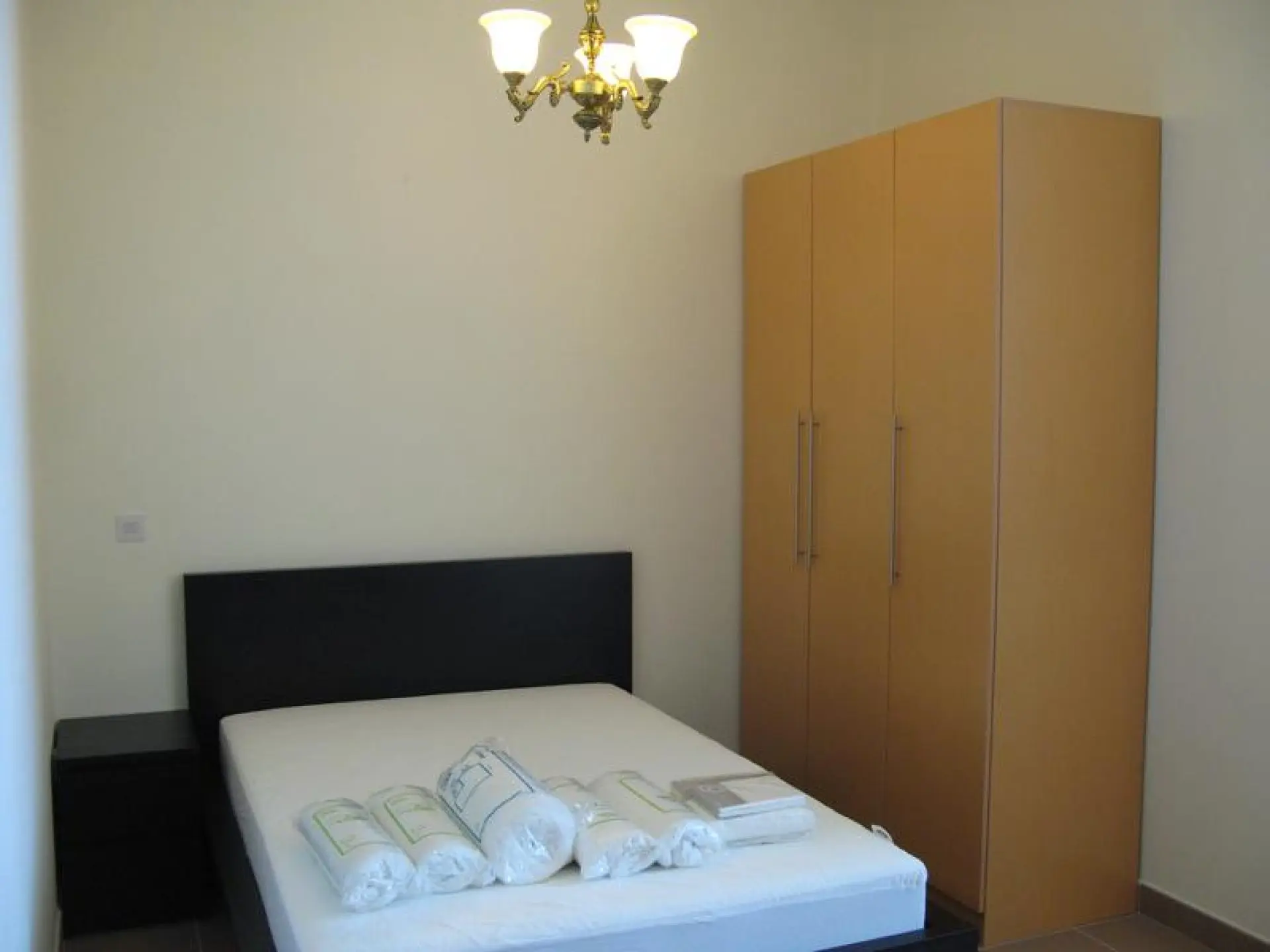 IMMENSE STUDIO MEUBLE, CLIM COMPRISE – Appartement Dubai (5/7)