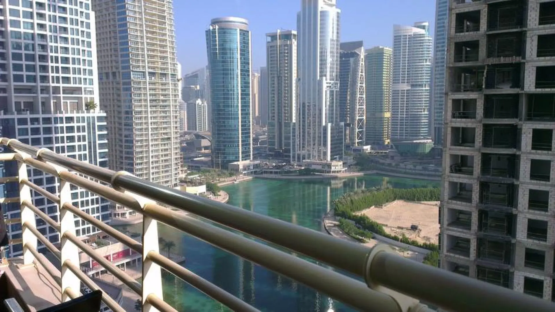 2 chambres avec chambre de bonne à JLT – Appartement Dubai (1/9)
