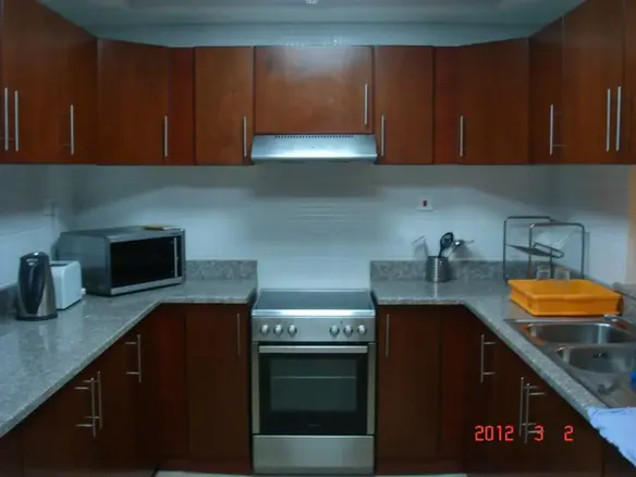 Spacieuse 2 CH + bonne entièrement meublé à louer à JLT – Appartement Dubai (1/4)