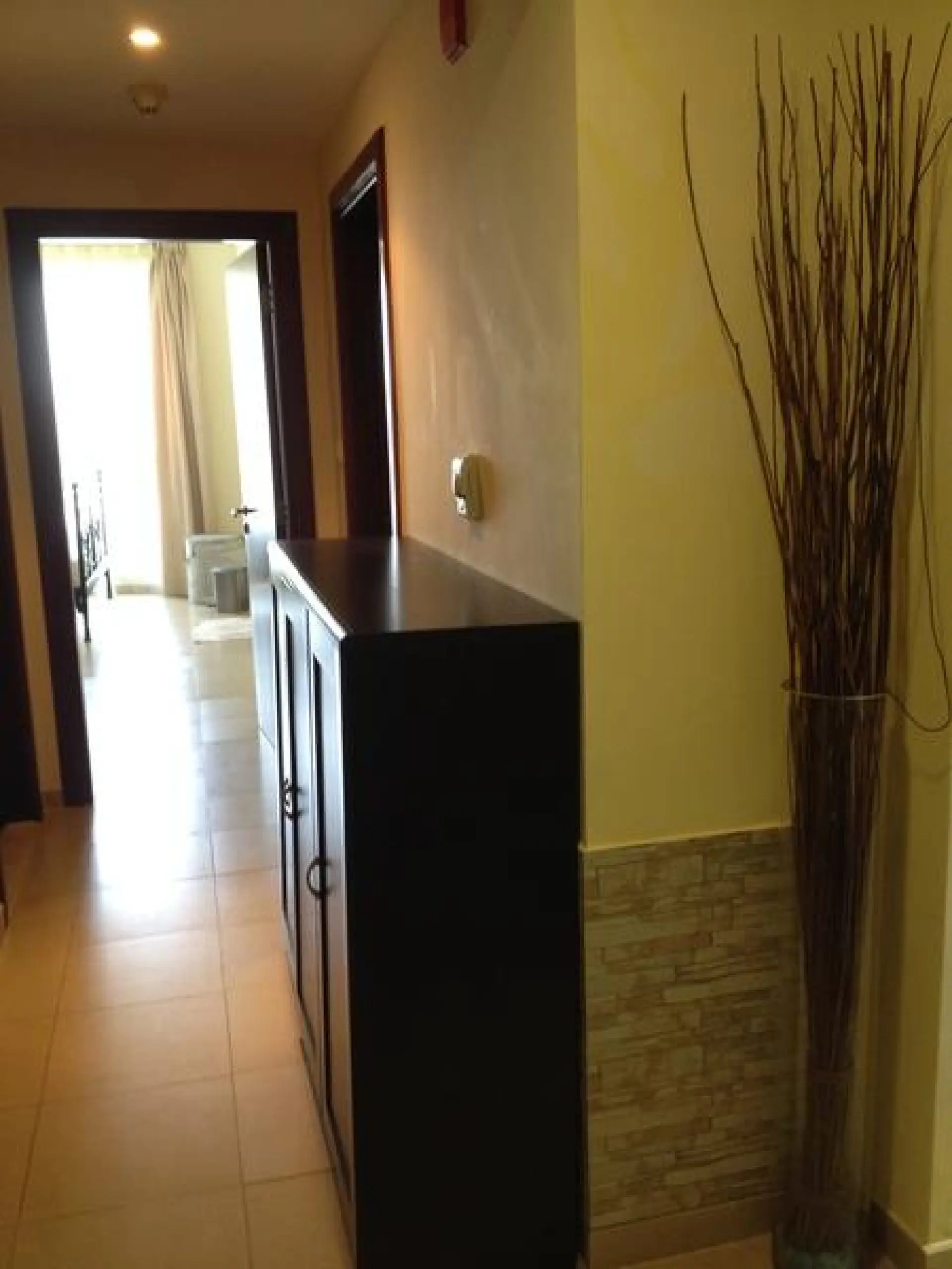 Spacieuse 2 CH + bonne entièrement meublé à louer à JLT – Appartement Dubai (2/4)