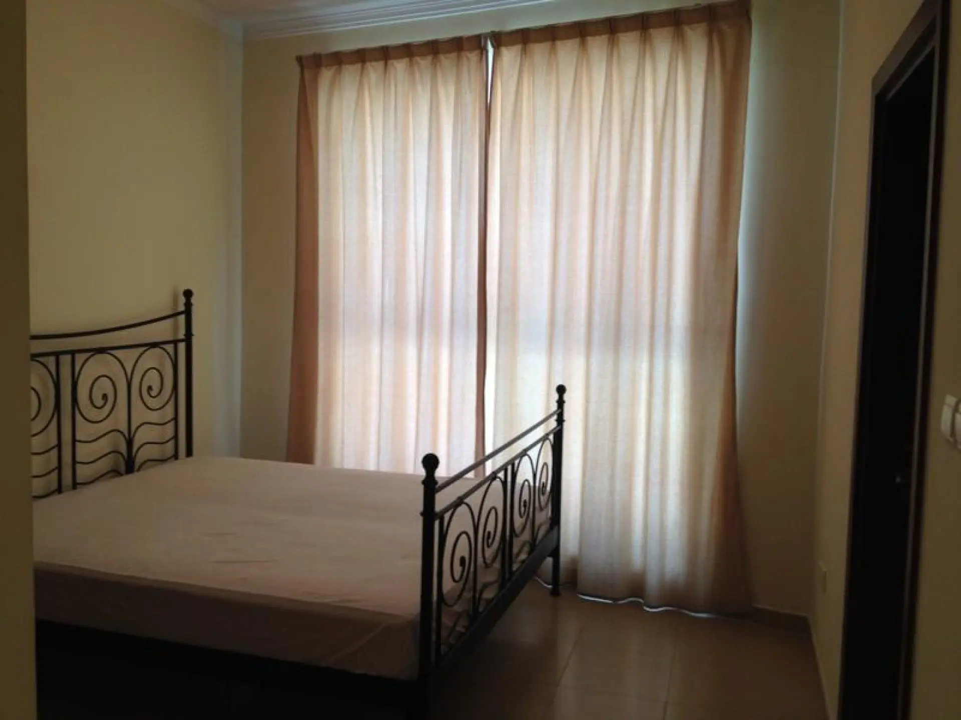 Spacieuse 2 CH + bonne entièrement meublé à louer à JLT – Appartement Dubai (3/4)