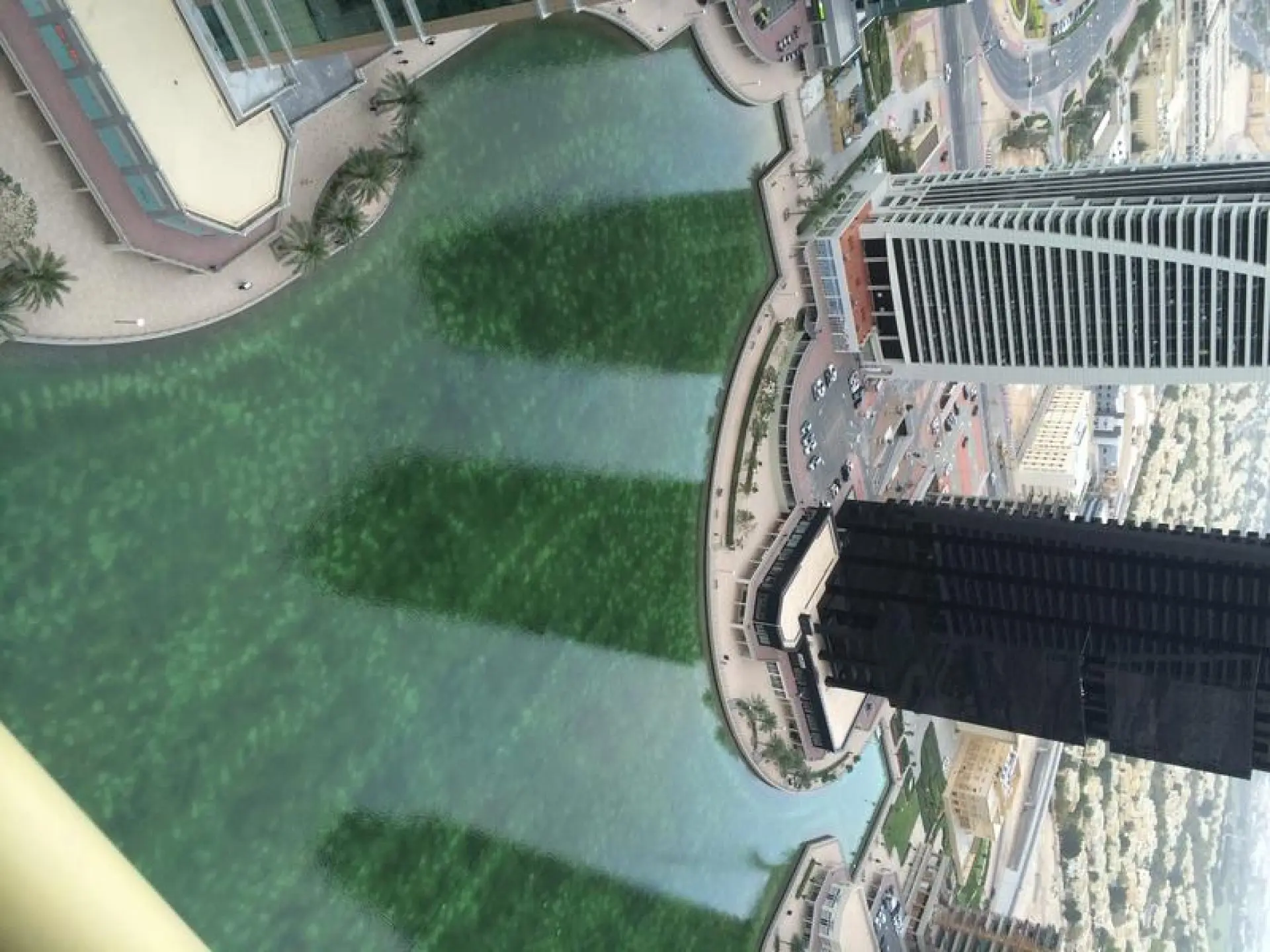 lac4-1590743920212 Meublé 1CH vue entière sur le lac sur la station métro – Appartement Dubai (5/6)