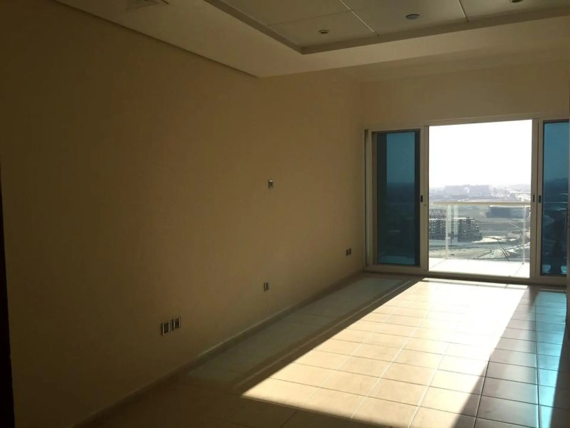 Studio lumineux à louer à DAMAC Lake View JLT – Appartement Dubai (1/9)