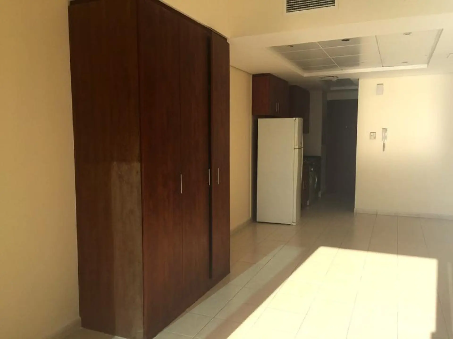 Studio lumineux à louer à DAMAC Lake View JLT – Appartement Dubai (2/9)