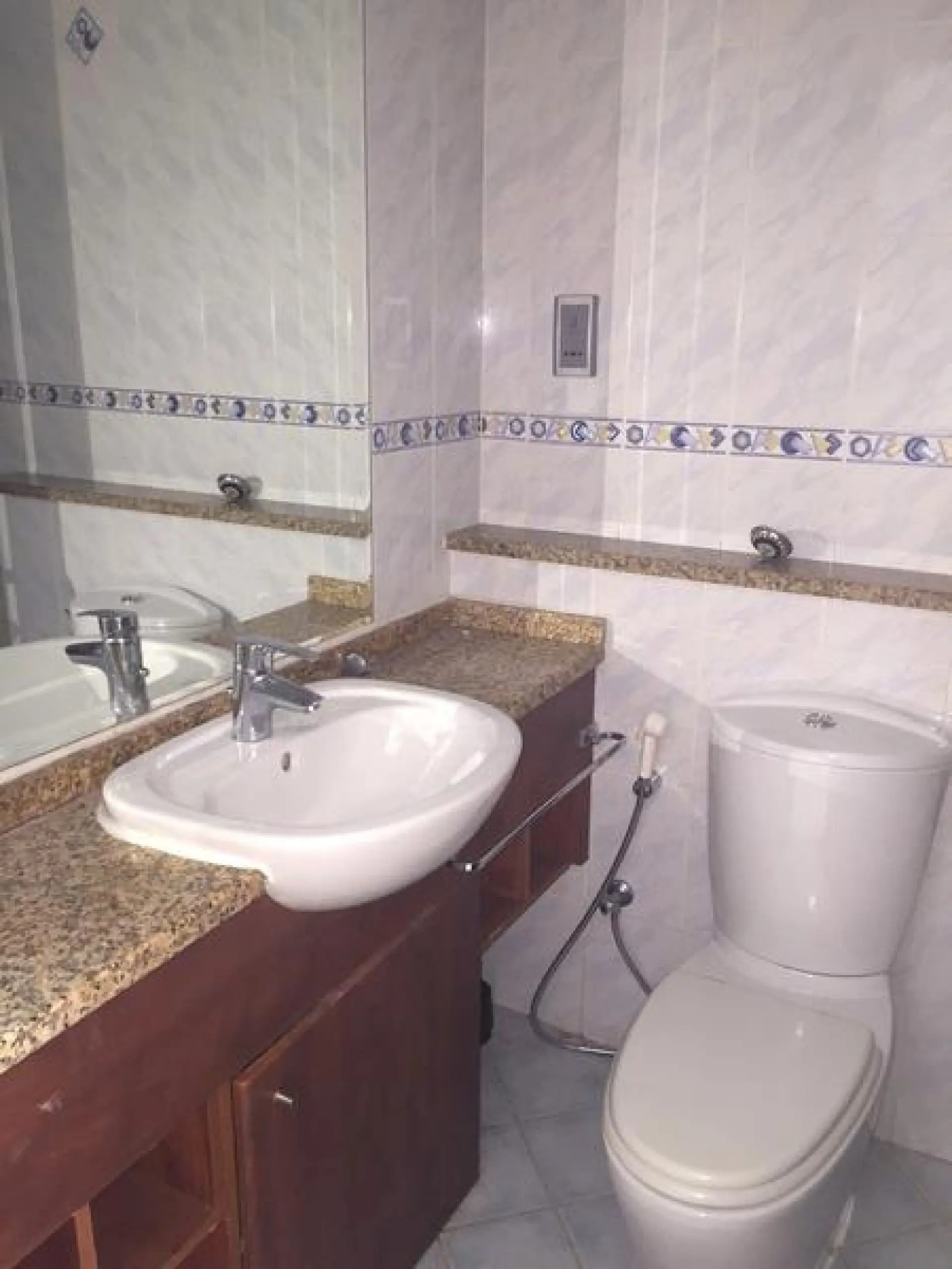 Studio lumineux à louer à DAMAC Lake View JLT – Appartement Dubai (3/9)