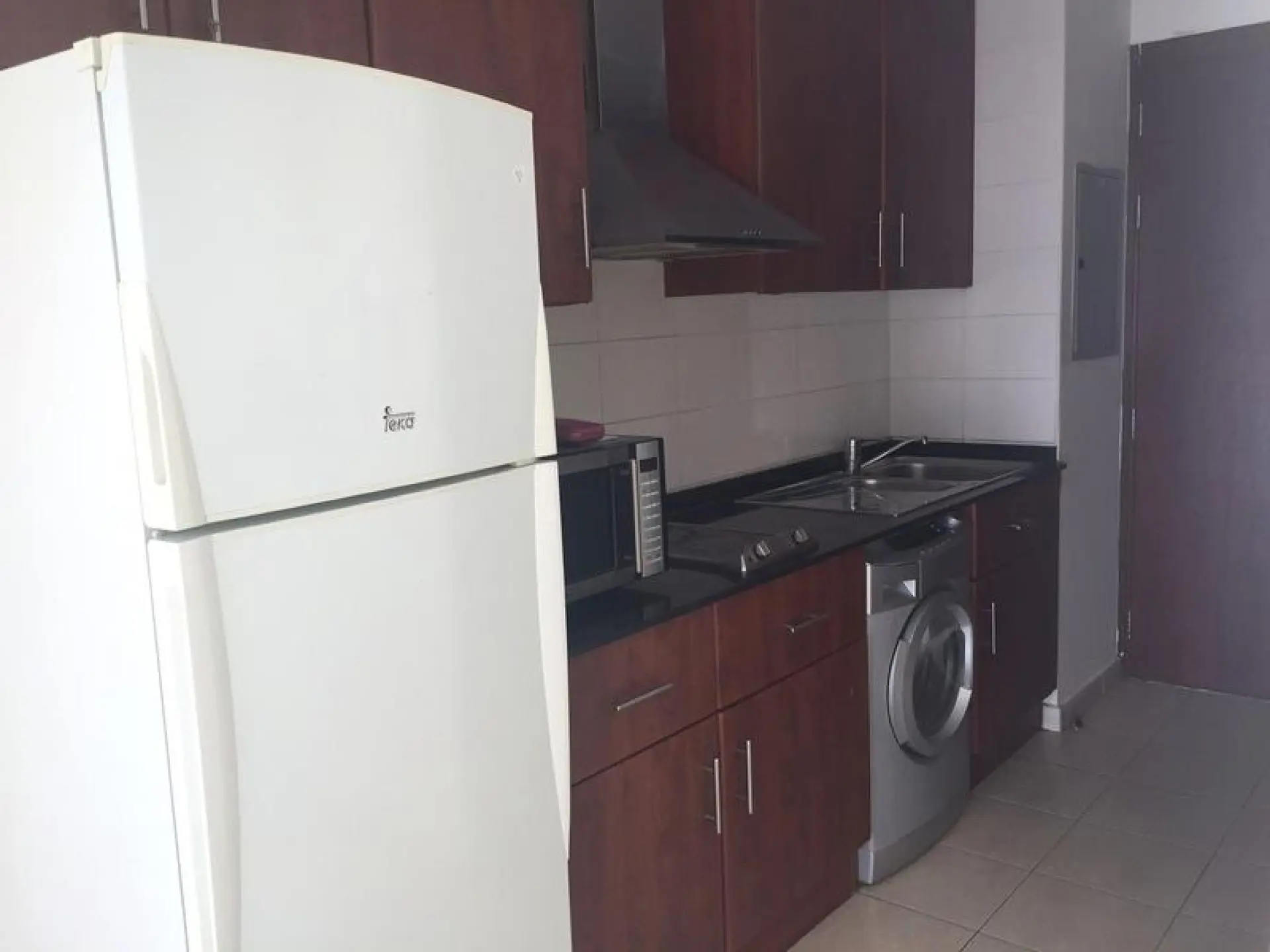 Studio lumineux à louer à DAMAC Lake View JLT – Appartement Dubai (4/9)