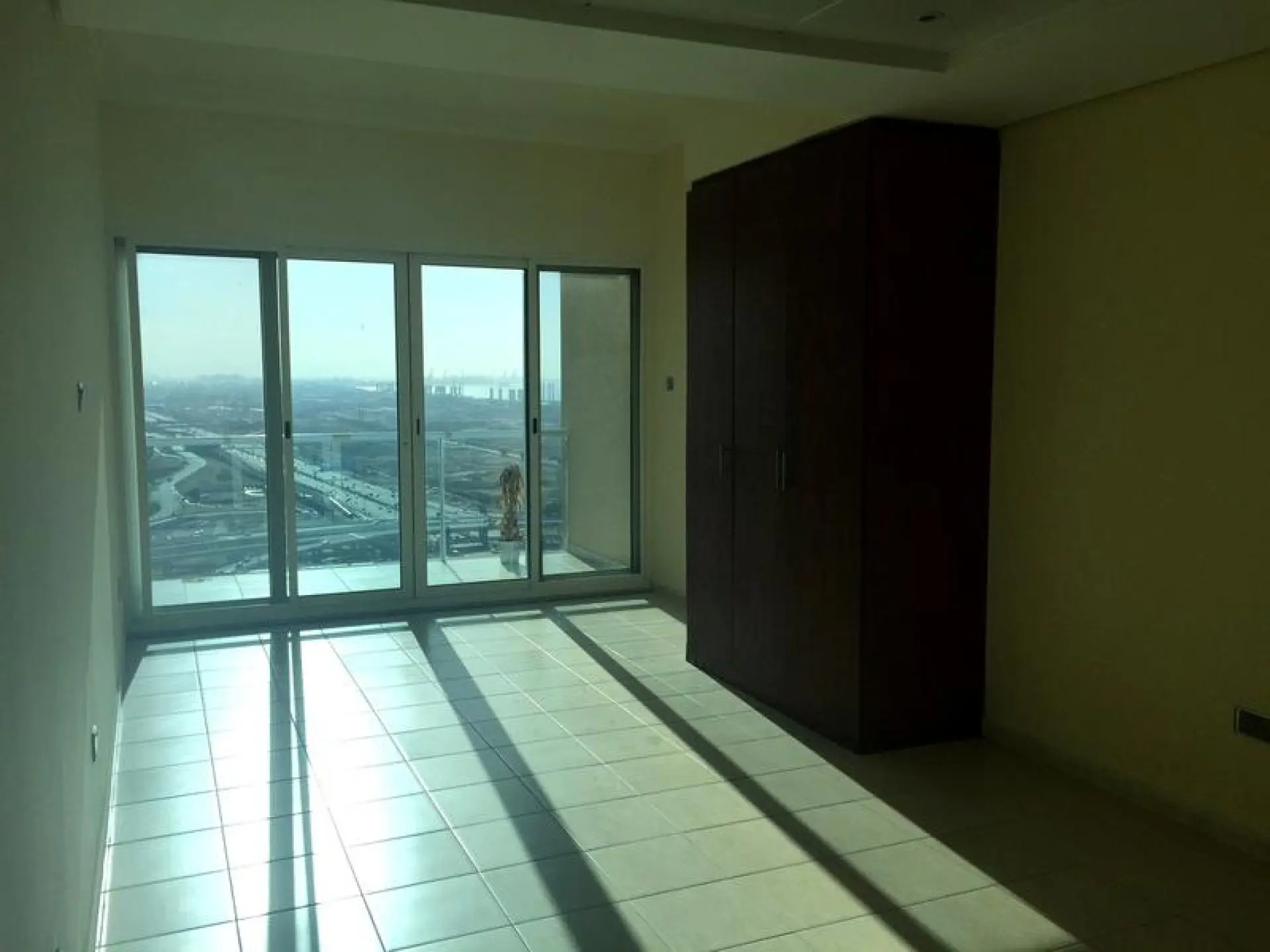 Studio lumineux à louer à DAMAC Lake View JLT – Appartement Dubai (6/9)