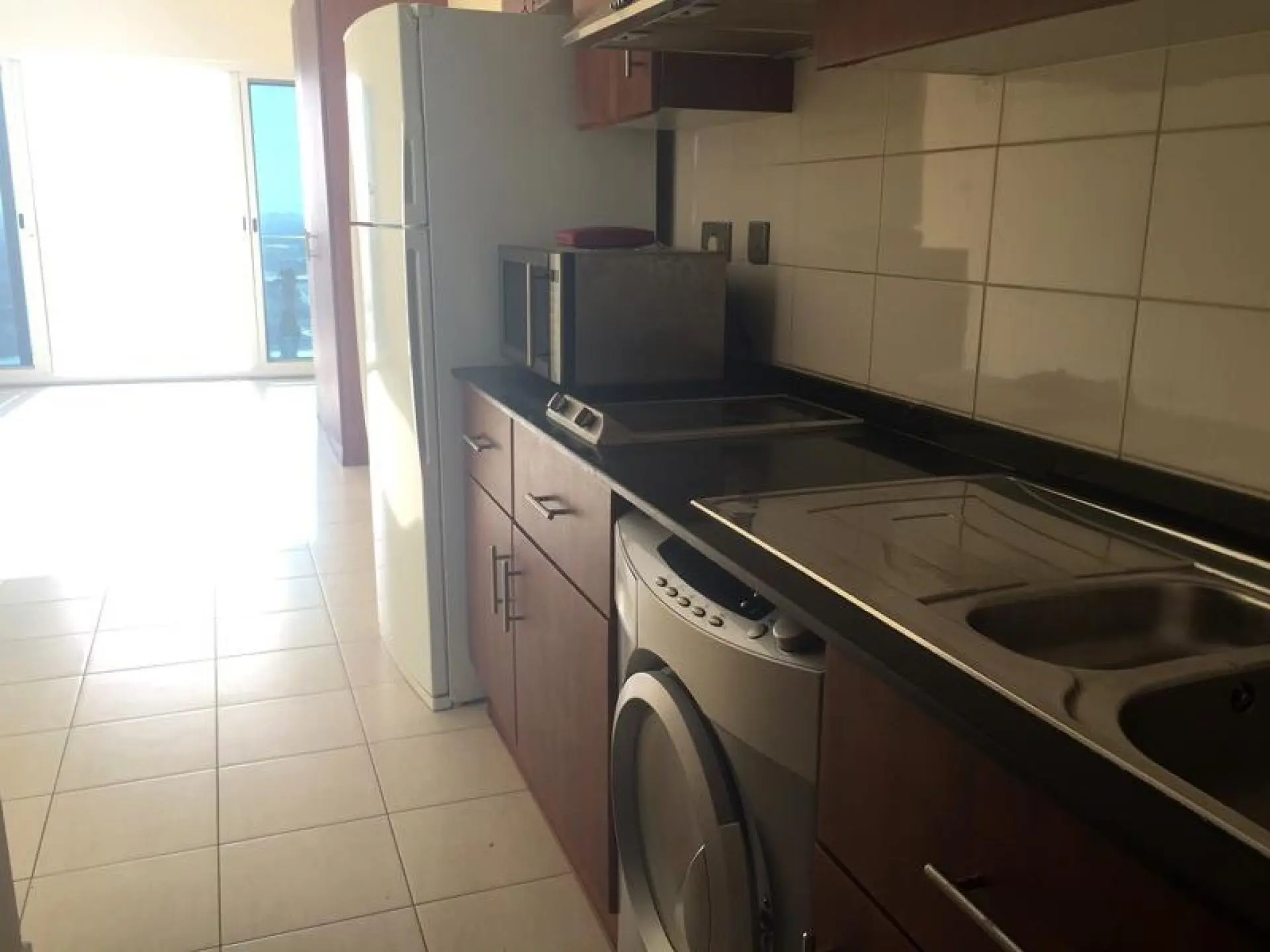 Studio lumineux à louer à DAMAC Lake View JLT – Appartement Dubai (7/9)