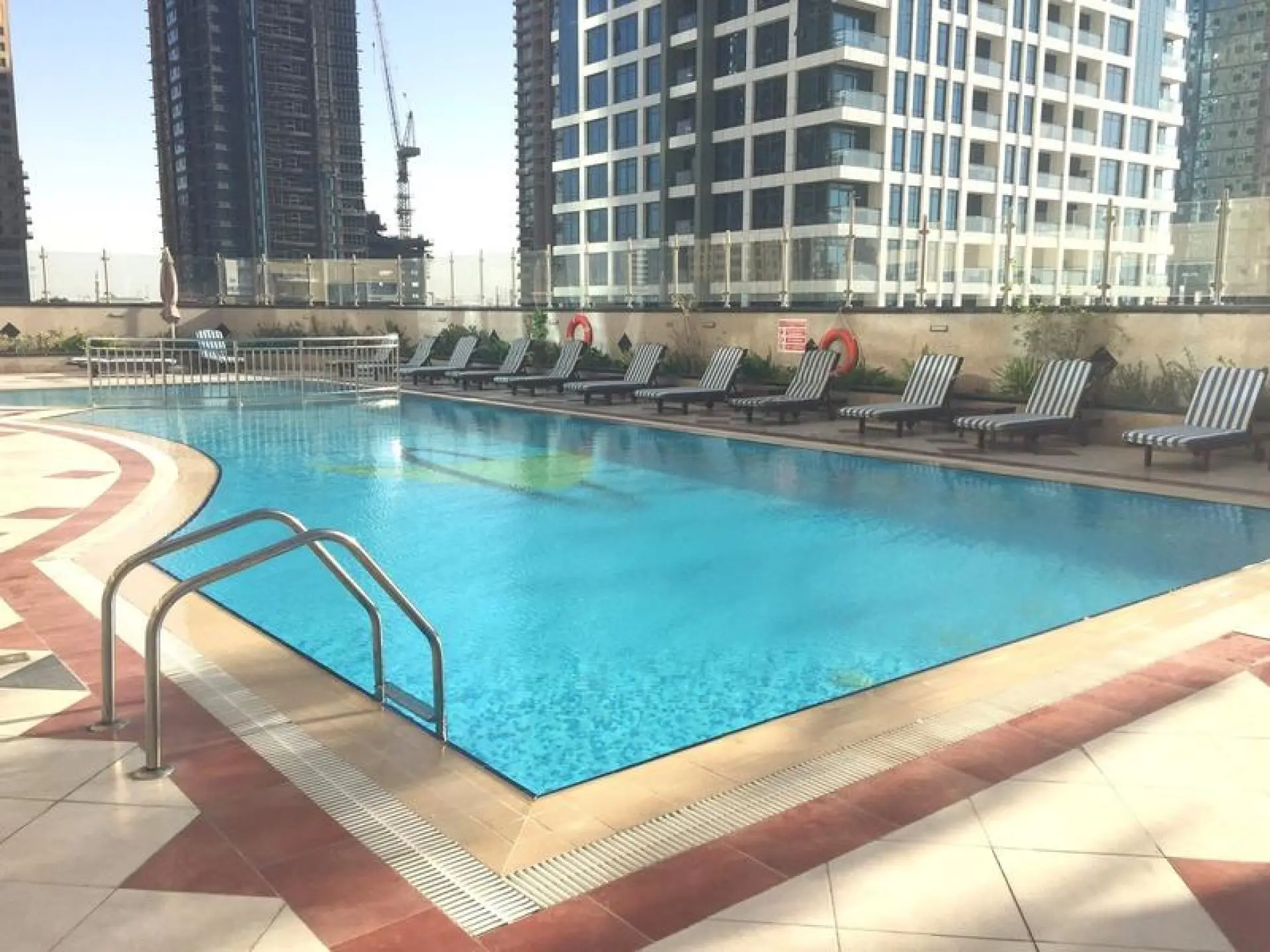 Studio lumineux à louer à DAMAC Lake View JLT – Appartement Dubai (9/9)