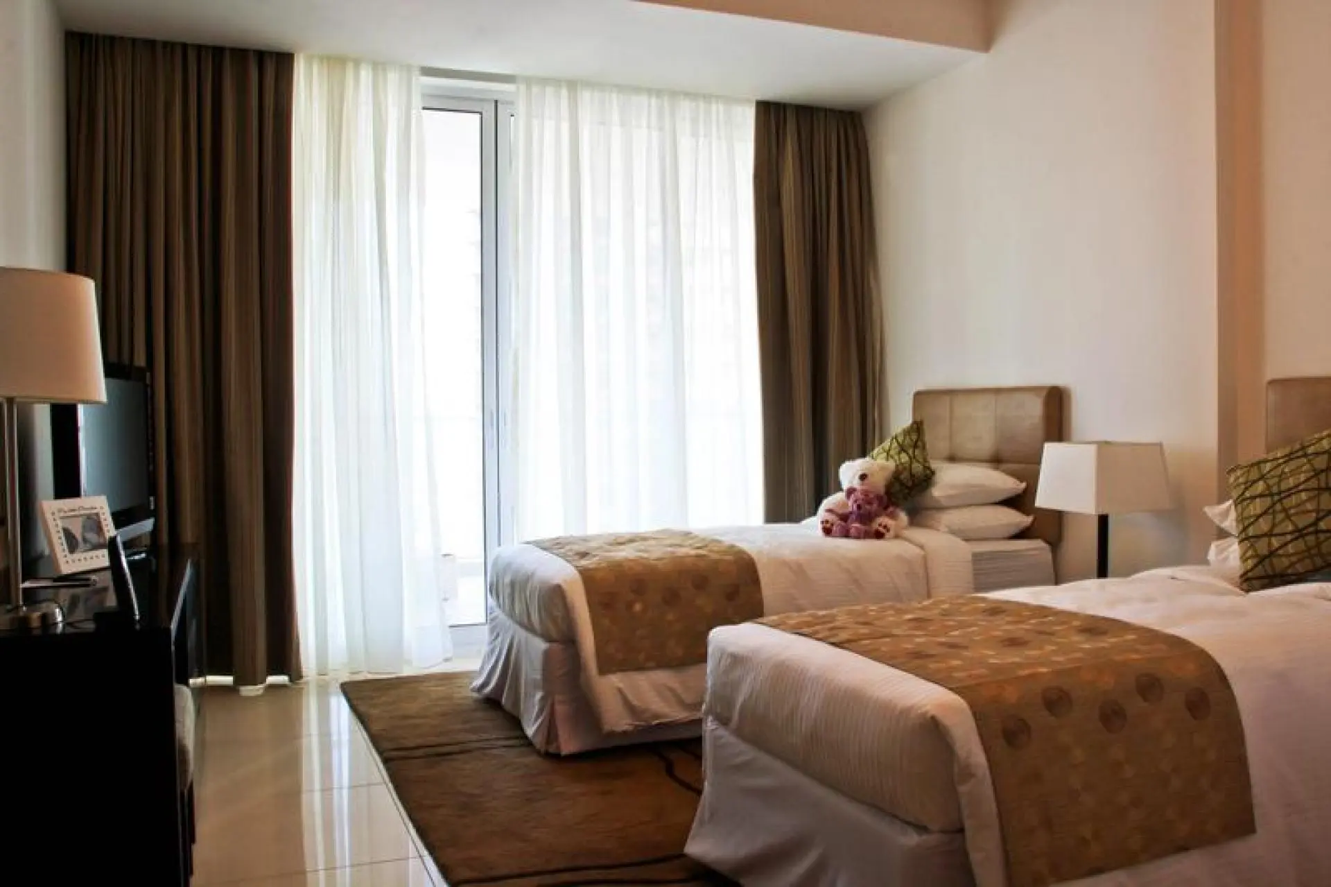 1 chambre entièrement meublé à Movenpick Laguna Tower – Appartement Dubai (1/6)