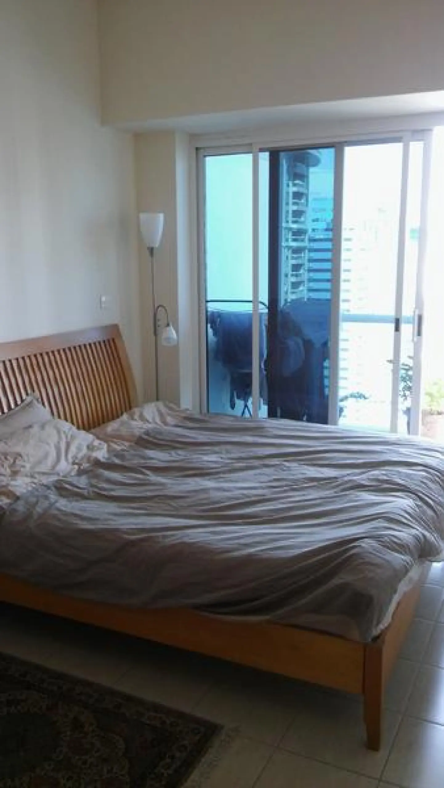 Une belle chambre à JLT avec vue sur le lac – Appartement Dubai (6/7)