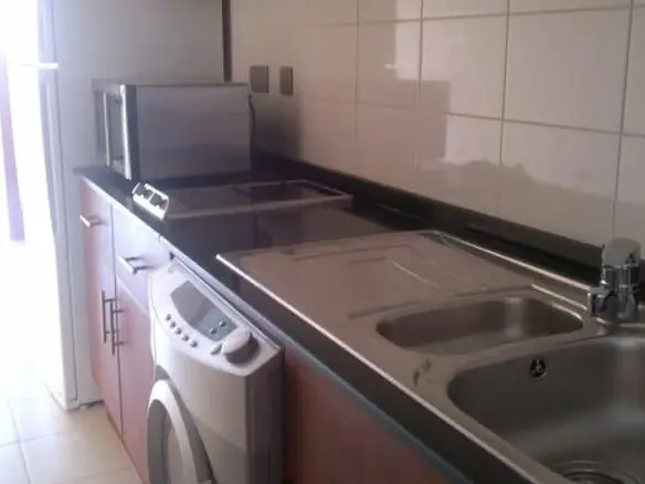 Studio non meublé à louer avec balcon près du Metro Station JLT – Appartement Dubai (1/6)