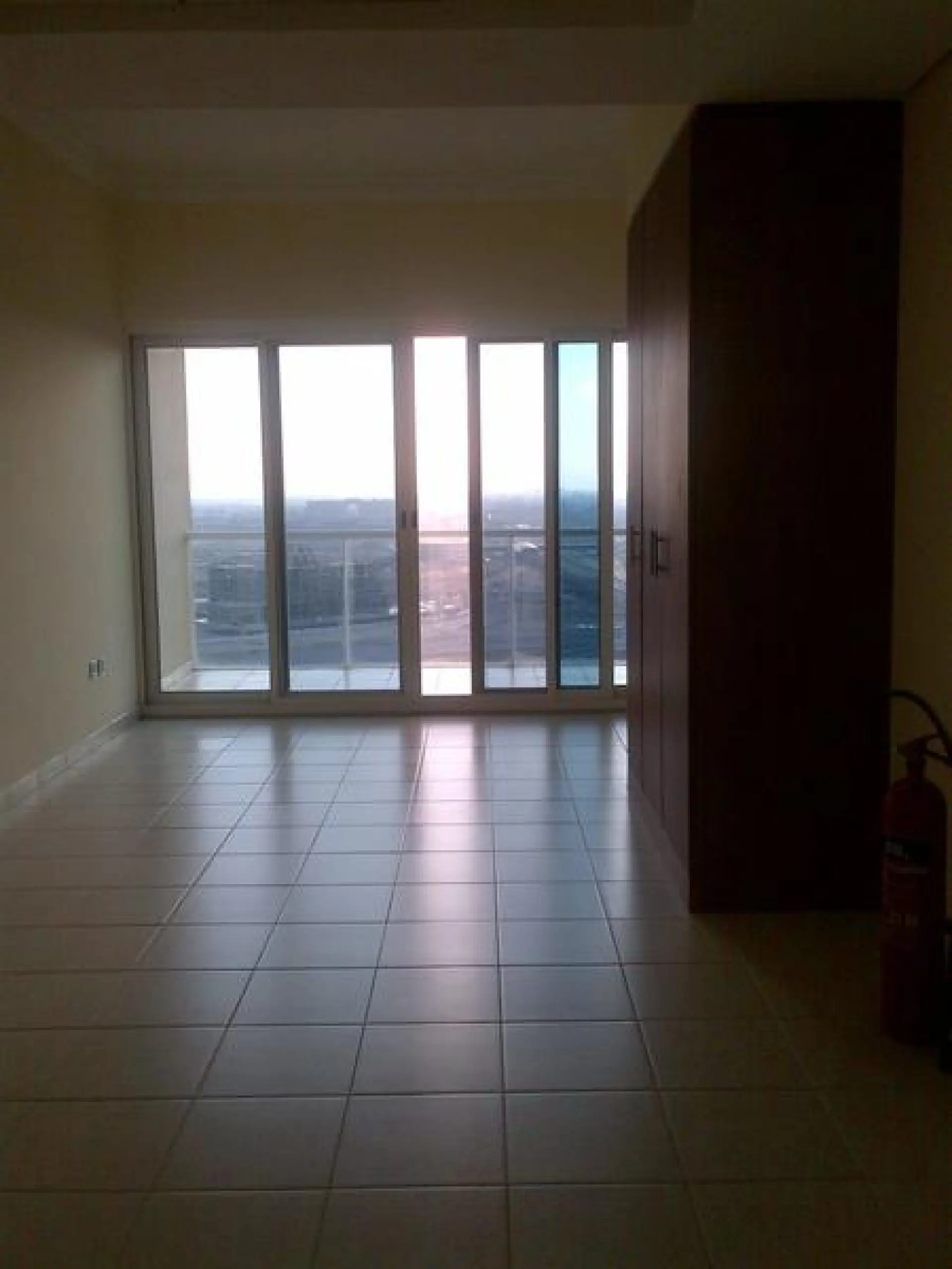 lv3-1590745285501 Studio non meublé à louer avec balcon près du Metro Station JLT – Appartement Dubai (4/6)