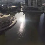 Grand appartement de 2 chambres avec pleine vue sur le lac – Appartement Dubai (1/8)