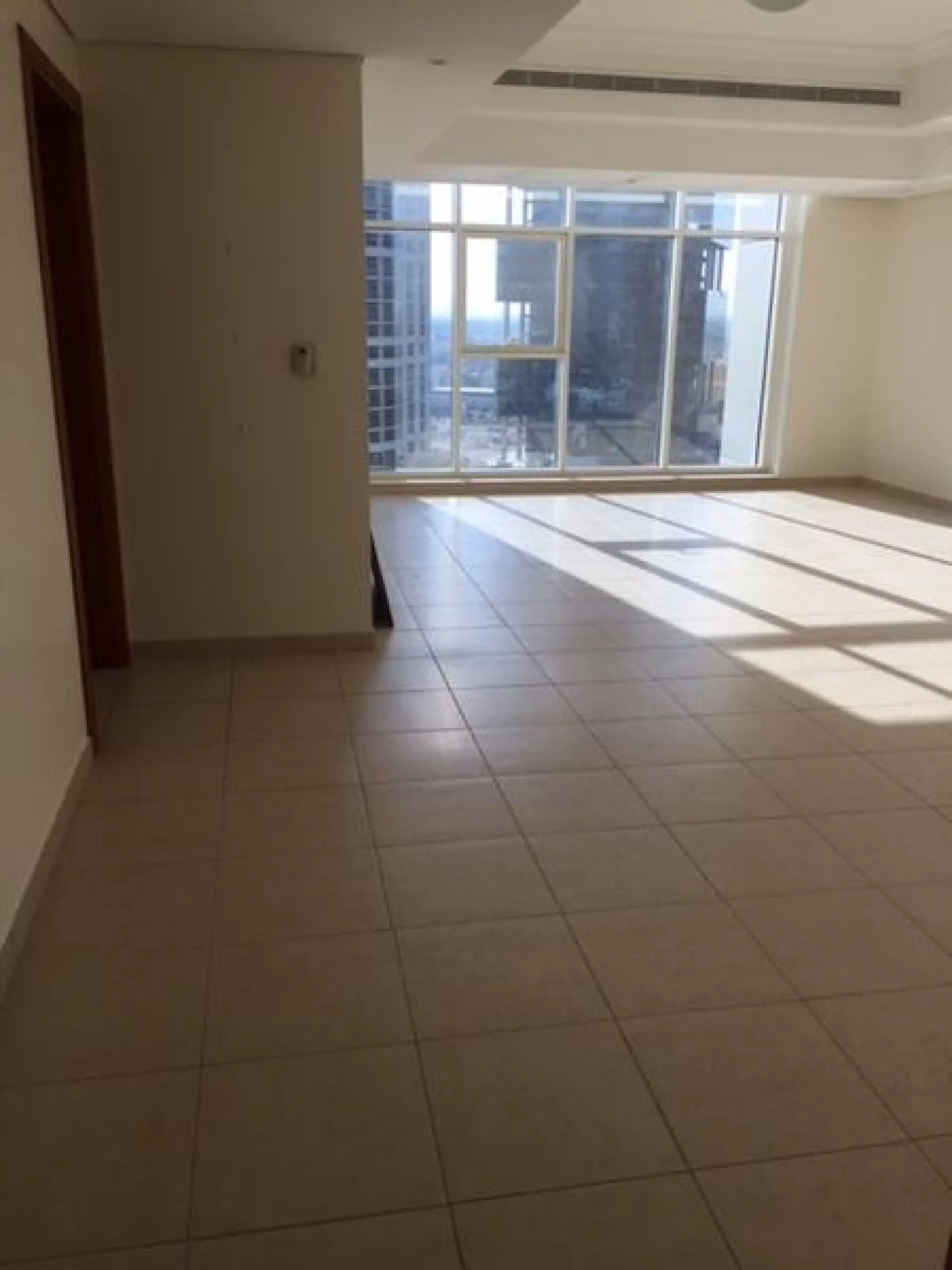 main2-1590742526119 Grand appartement de 2 chambres avec pleine vue sur le lac – Appartement Dubai (3/8)