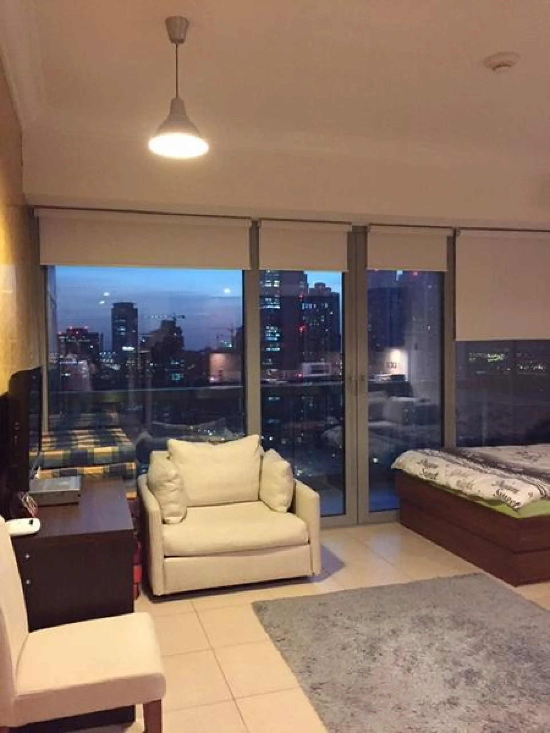 Grand studio étage élevé avec balcon et vue magnifique – Appartement Dubai (3/8)