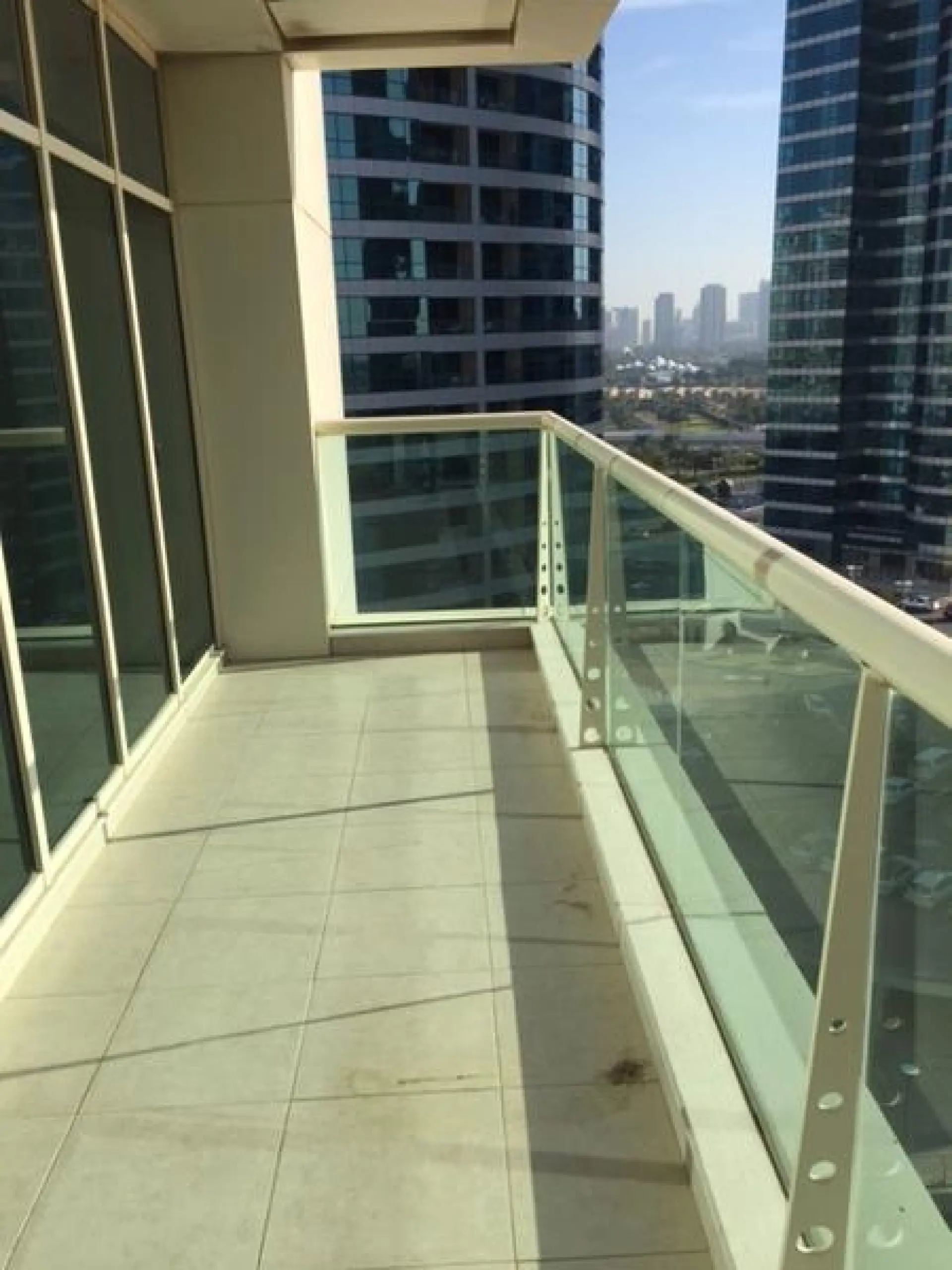 main3-1590742528119 Grand appartement de 2 chambres avec pleine vue sur le lac – Appartement Dubai (4/8)