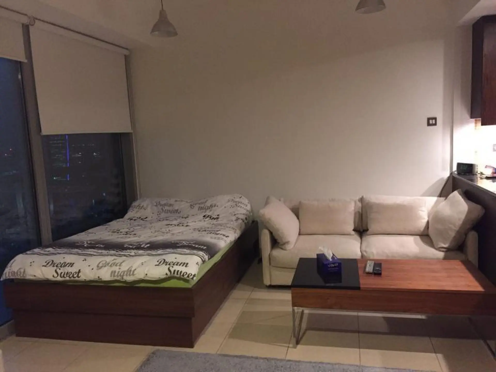 Grand studio étage élevé avec balcon et vue magnifique – Appartement Dubai (4/8)