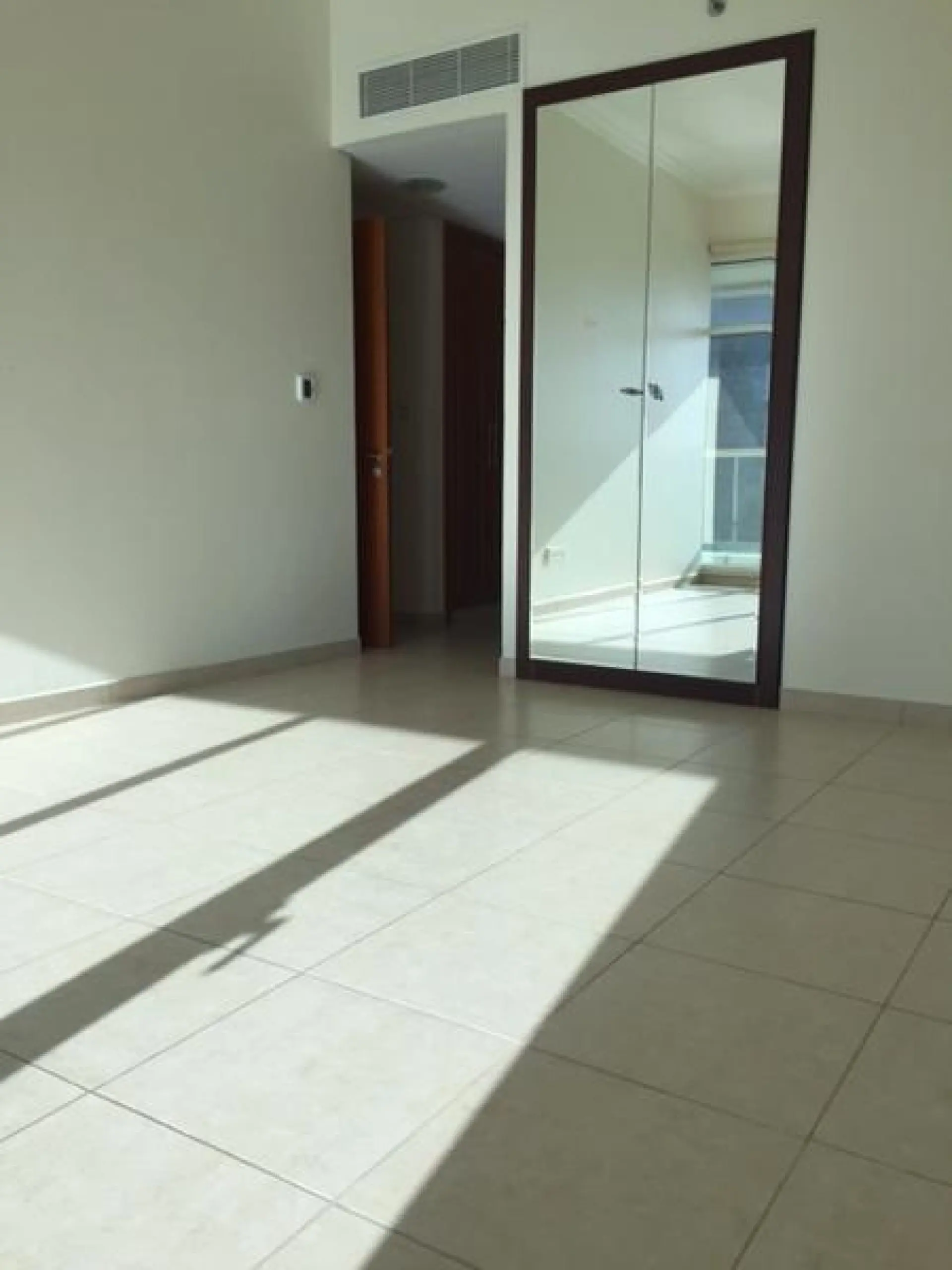 main5-1590742530119 Grand appartement de 2 chambres avec pleine vue sur le lac – Appartement Dubai (6/8)