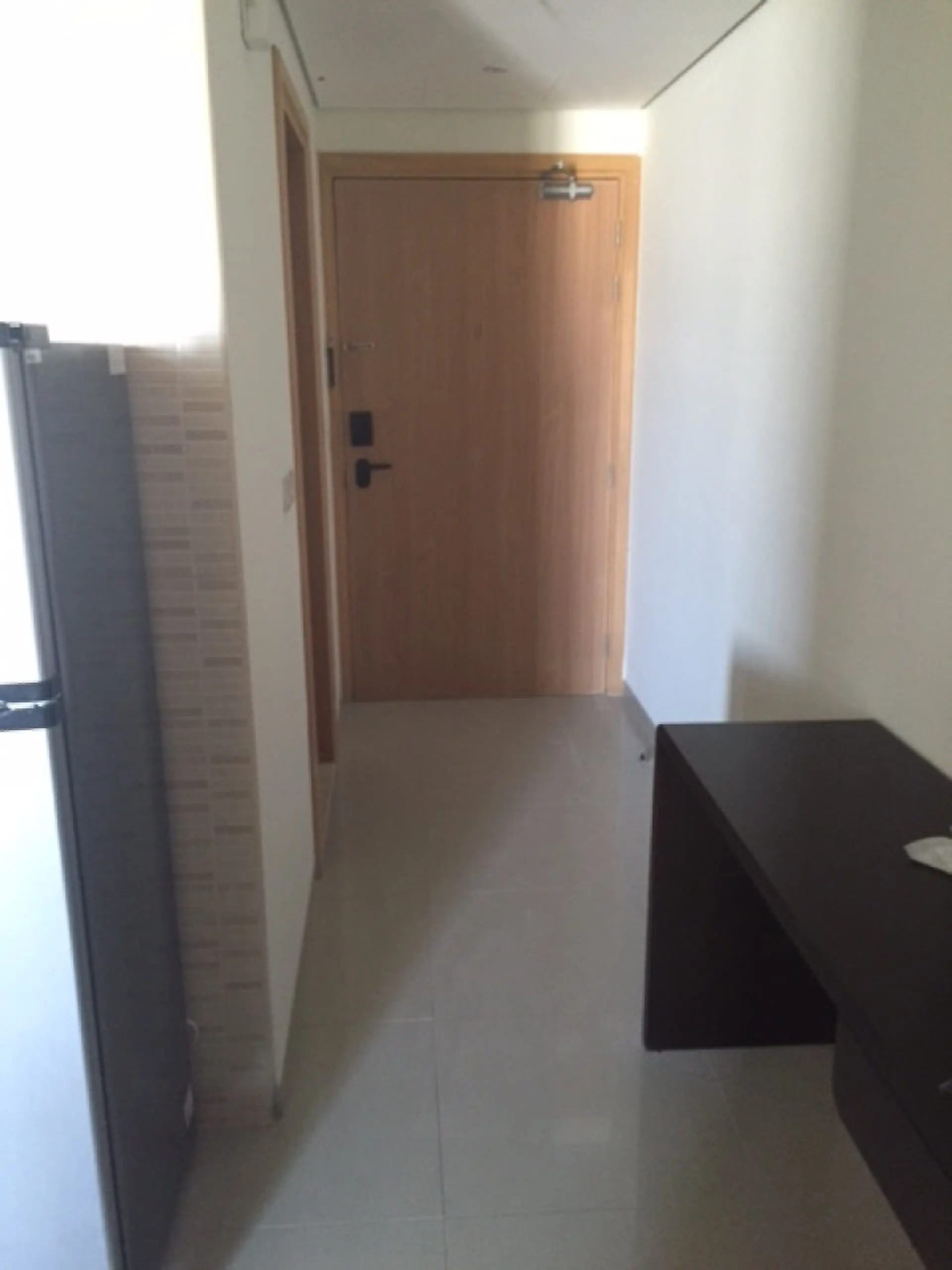 maindoor-1590746996517 Joli studio neuf, bien agencé et entièrement meublé près du Mall of Emirates – Appartement Dubai (8/10)