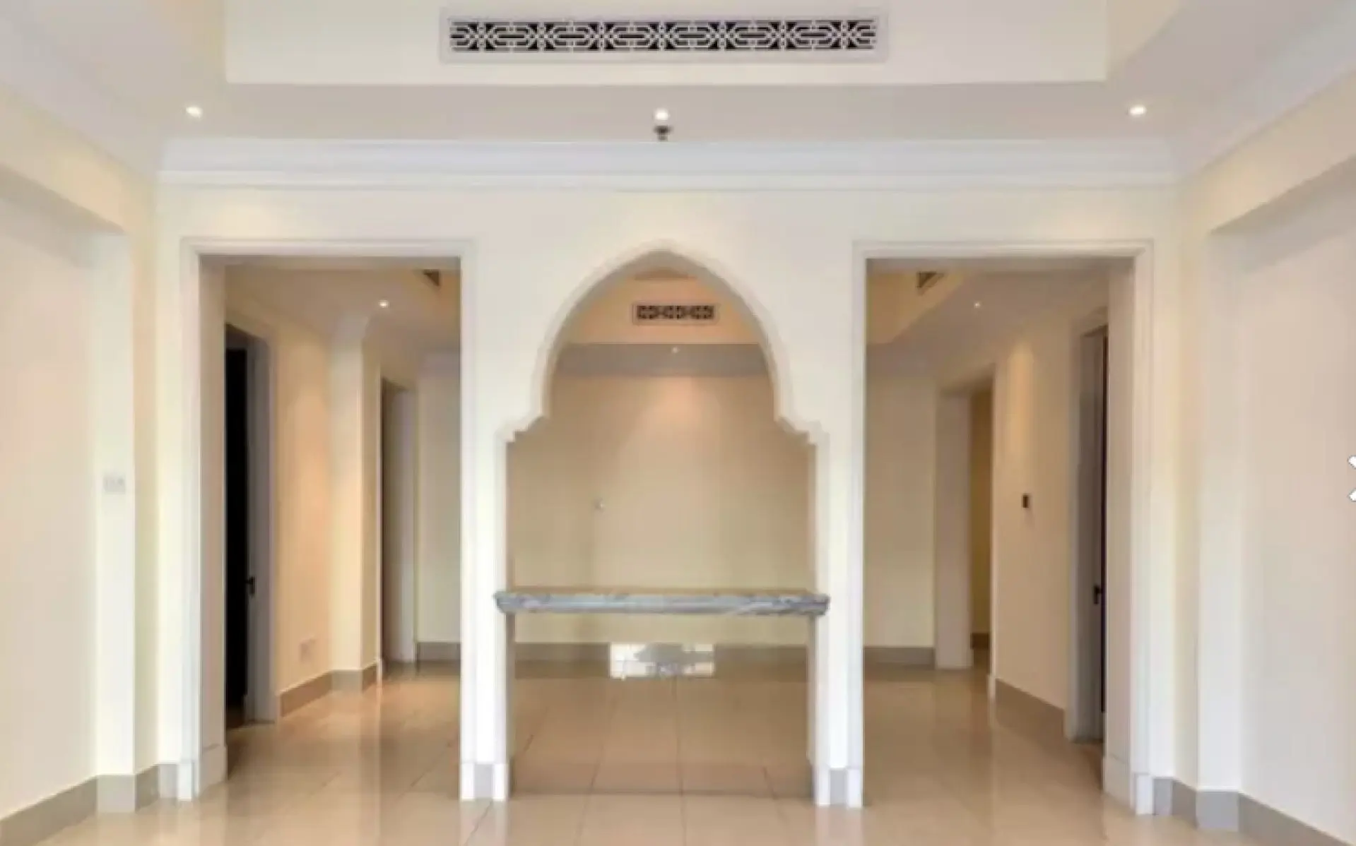 oti1-1590741893105 Magnifique 4 pièces avec raie de jardin vue piscine – Appartement Dubai (2/6)