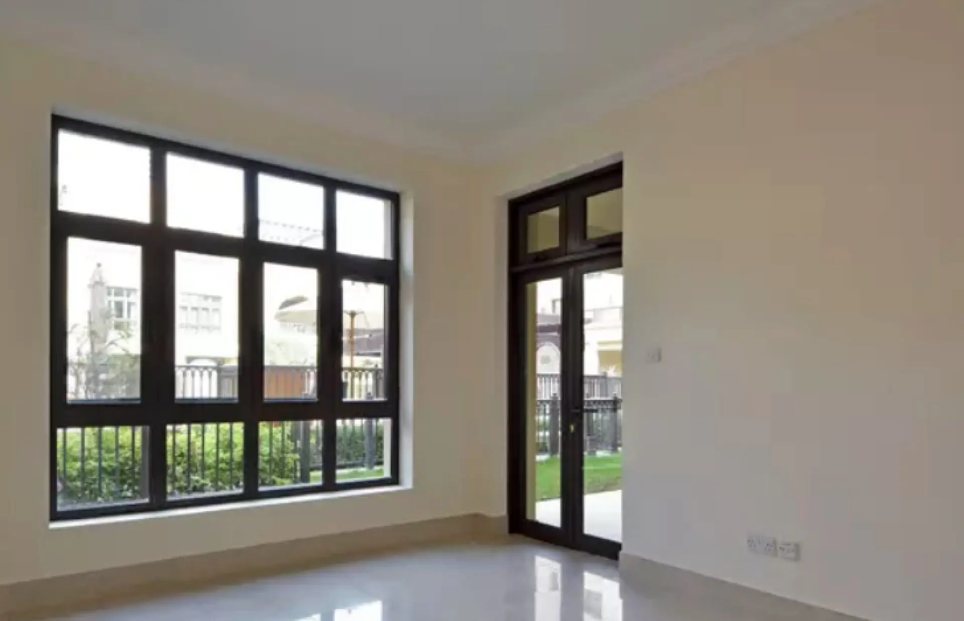 oti5-1590741901105 Magnifique 4 pièces avec raie de jardin vue piscine – Appartement Dubai (6/6)