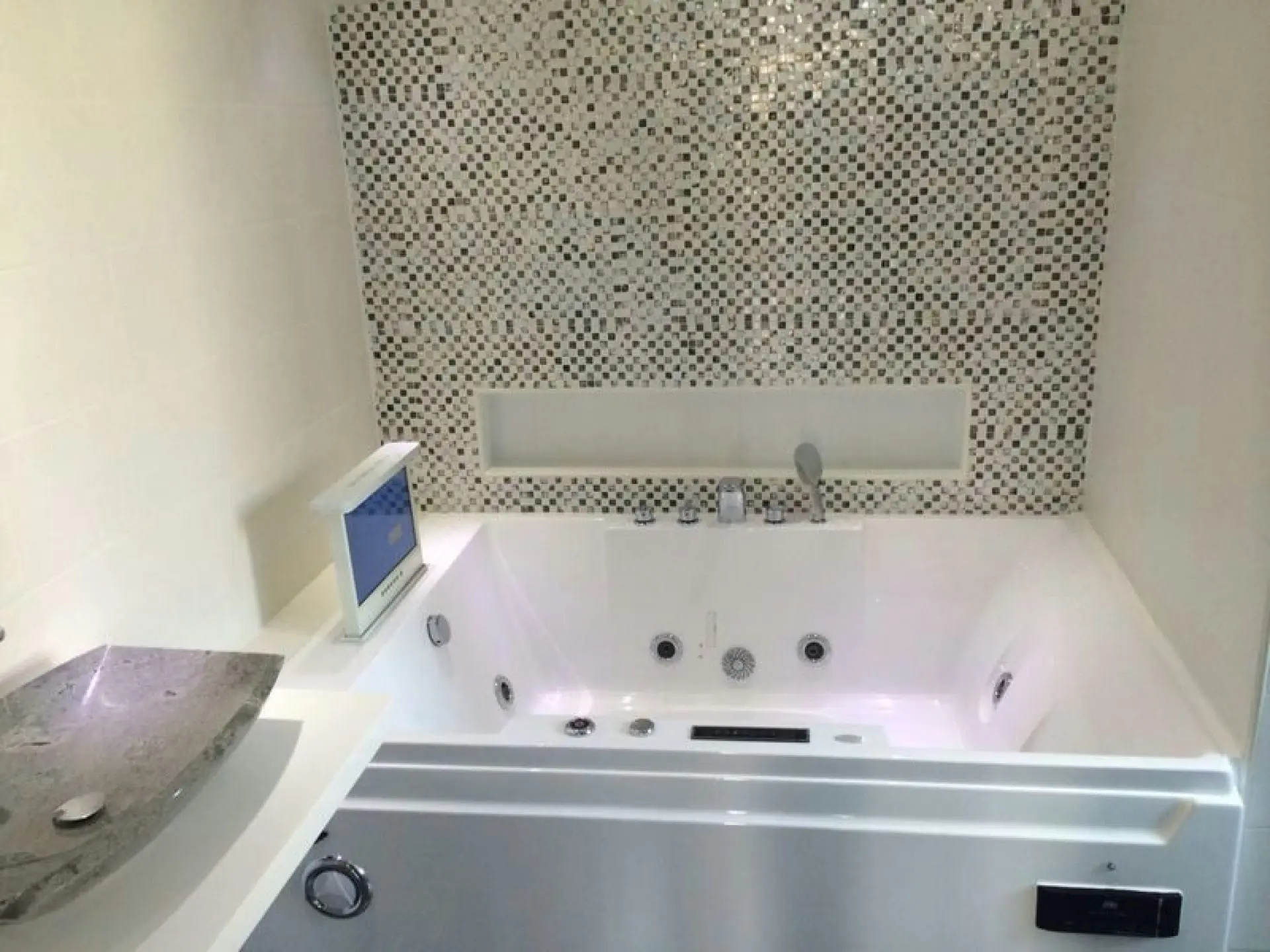 photo1-1590748066440 JVT villa 5 pieces a louer, avec piscine – Villa Dubai (2/7)