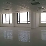 Spacieux bureaux adaptés à louer sur Dubai – Commerce Dubai (1/2)