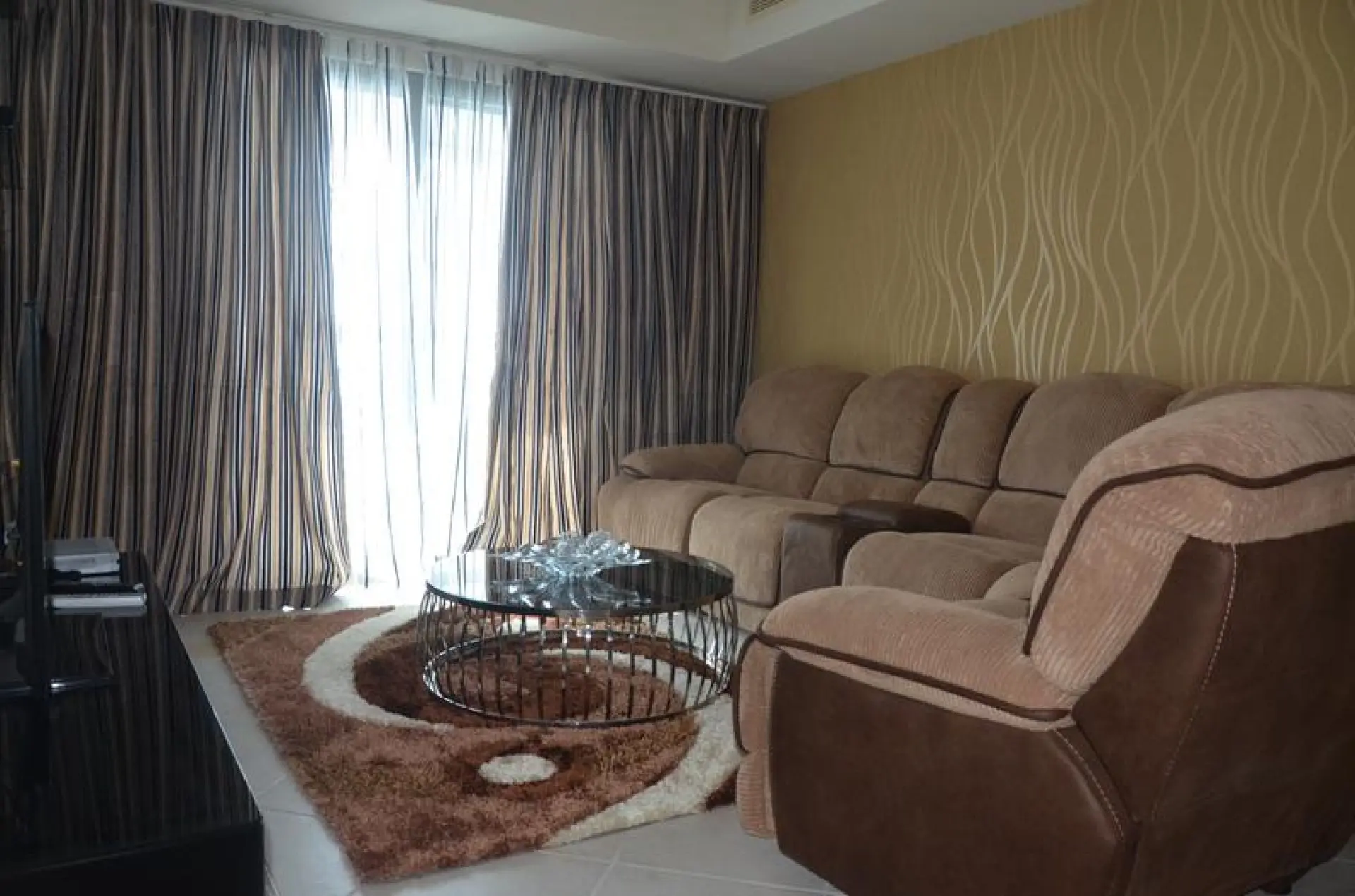 Superbe appartement de 2 CH entièrement meublé – Appartement Dubai (1/9)